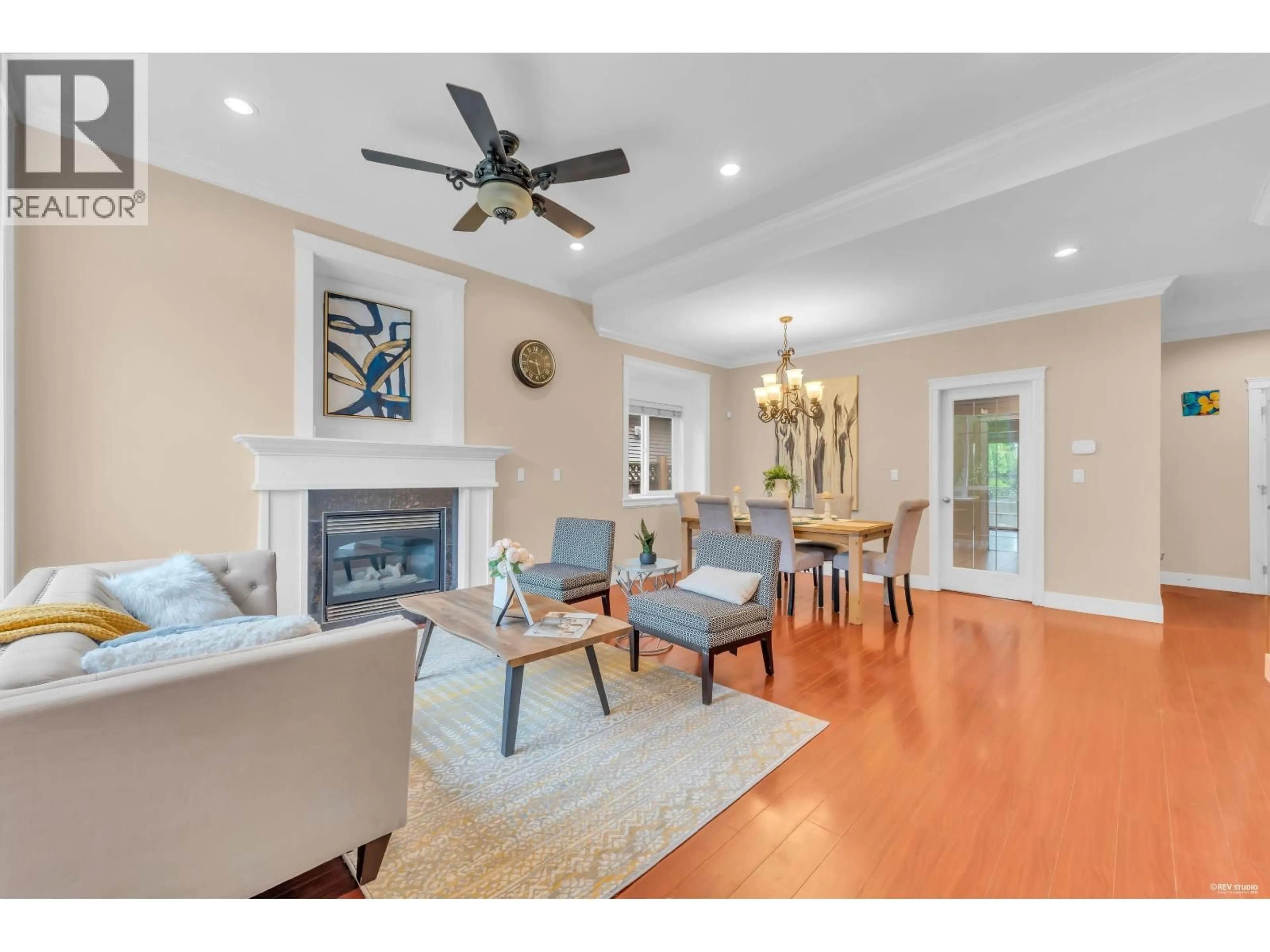 Living room with furniture, unknown for 5880 IRMIN STREET, Burnaby British Columbia V5J1Y9