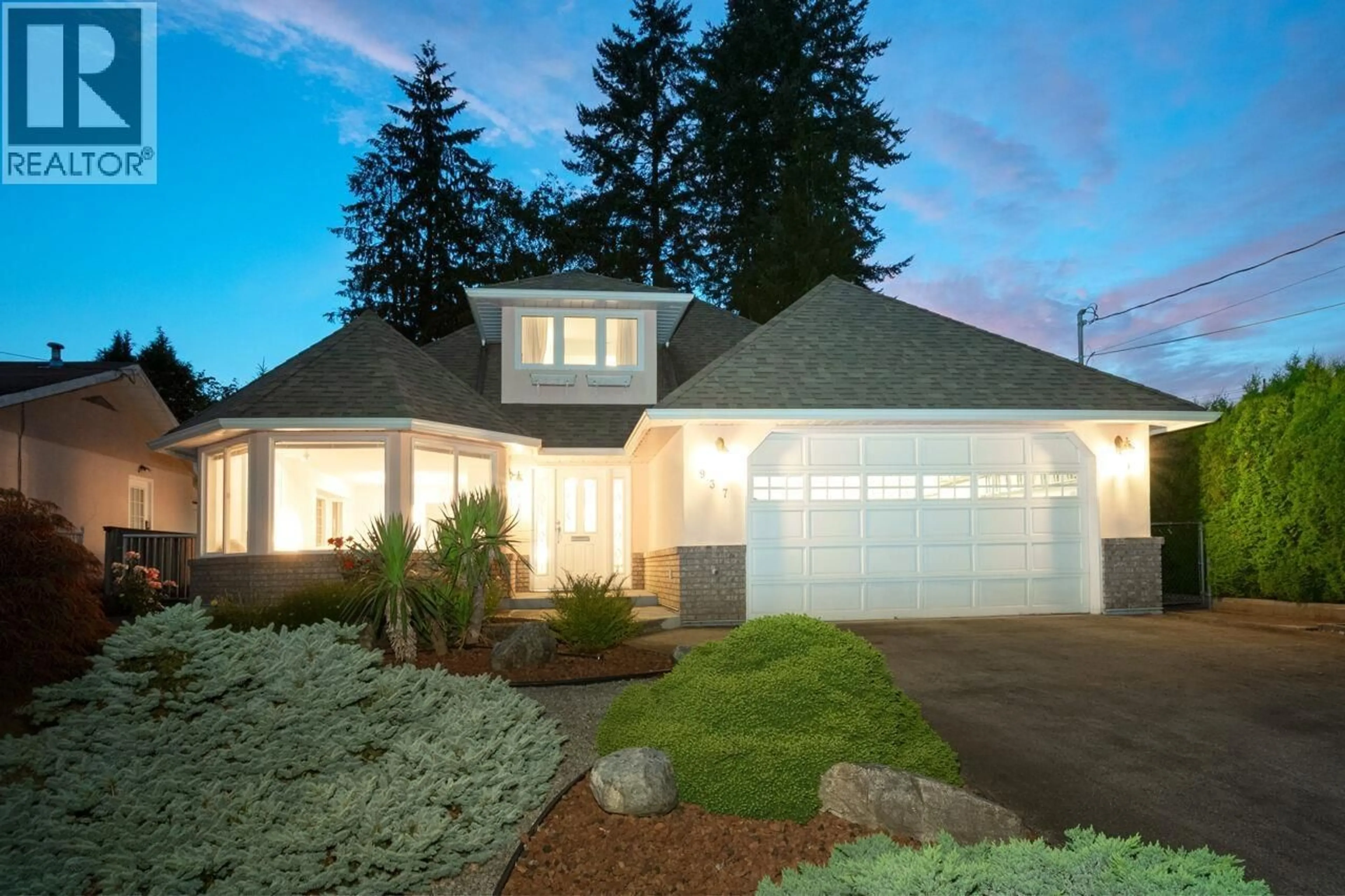 Home with vinyl exterior material, street for 937 WESTMOUNT DRIVE, Port Moody British Columbia V3H1K8