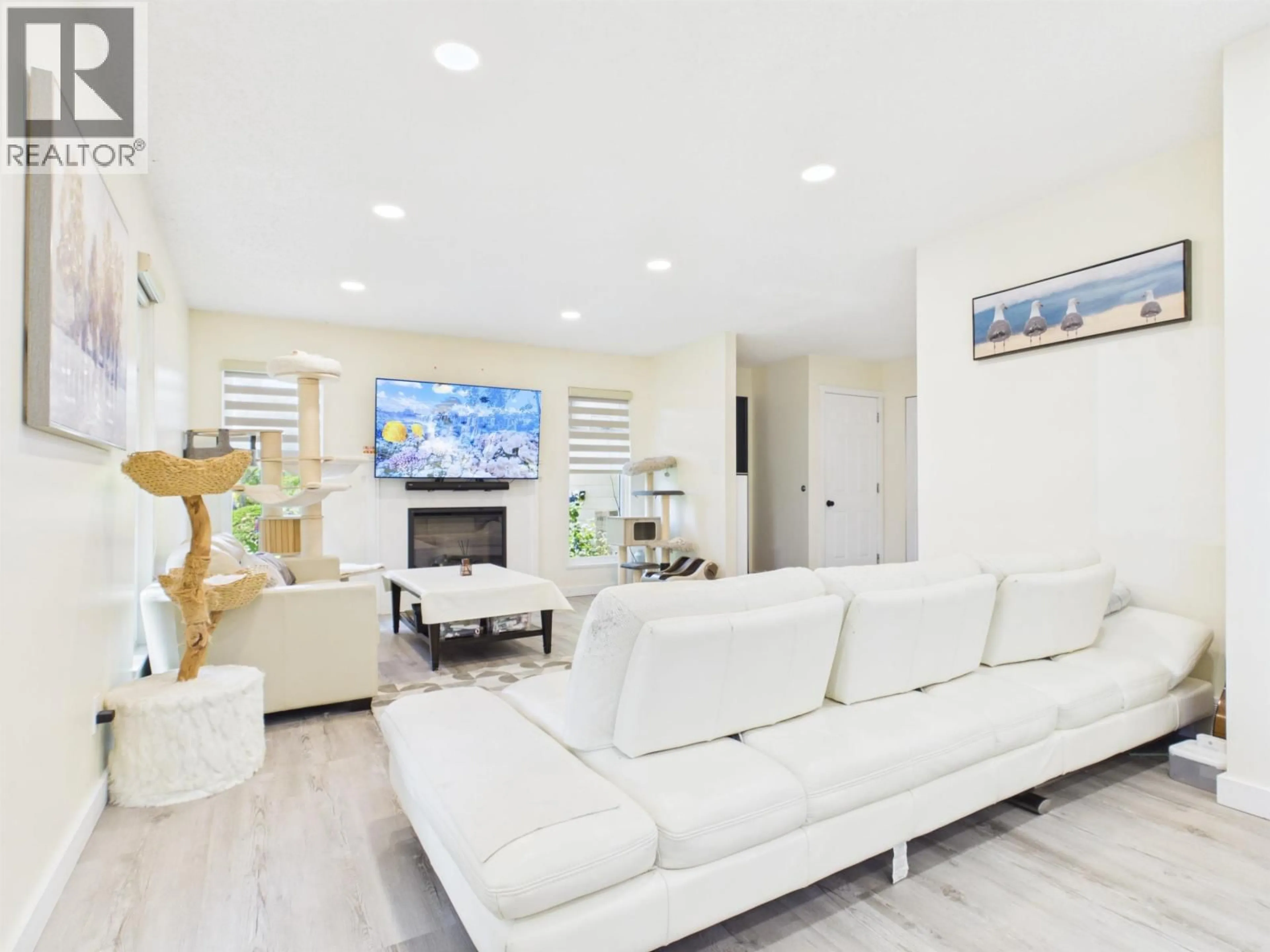 Living room with furniture, ceramic/tile floor for 3760 BAMFIELD DRIVE, Richmond British Columbia V6X3B5