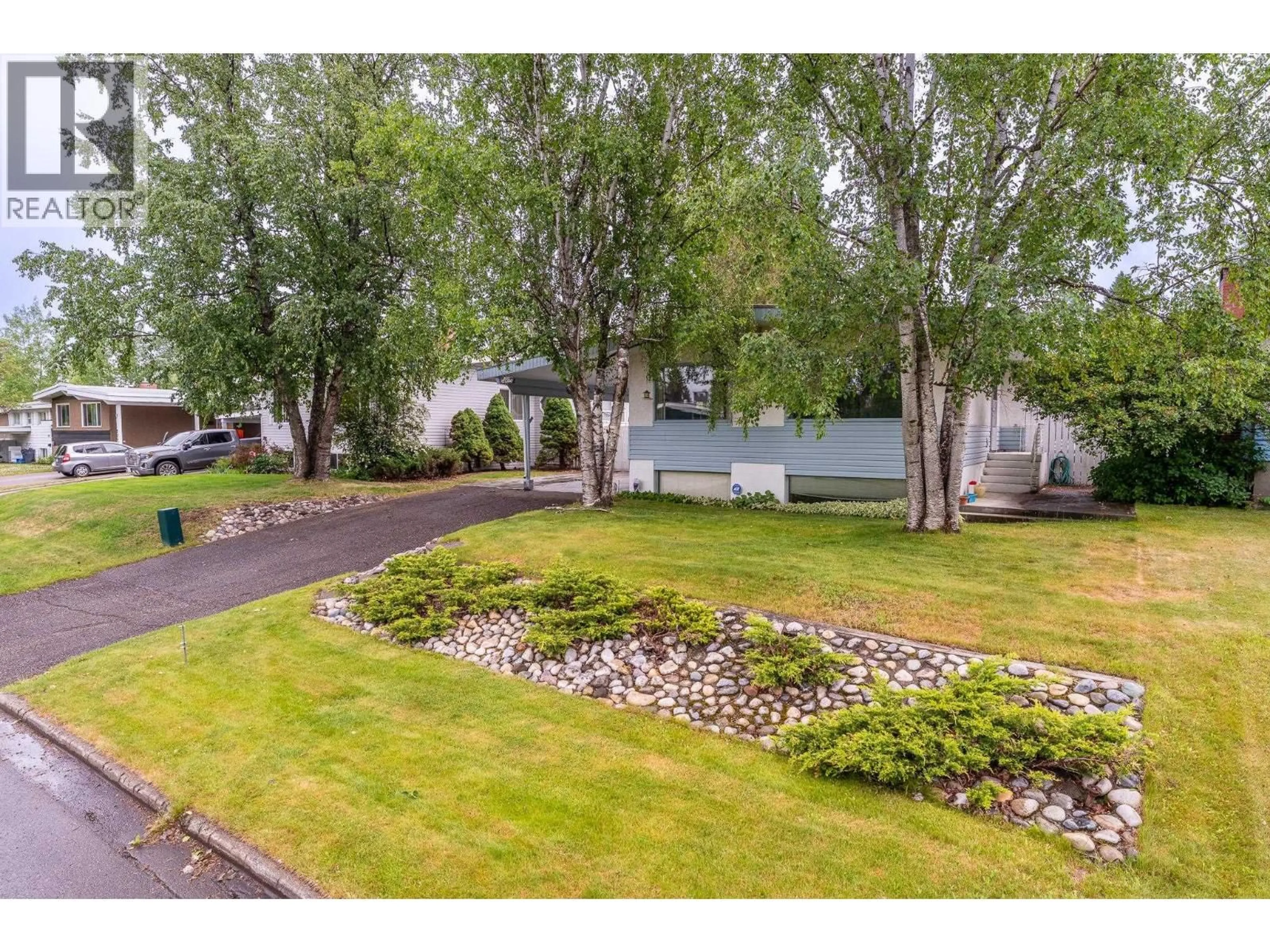 A pic from outside/outdoor area/front of a property/back of a property/a pic from drone, street for 820 STUART DRIVE, Prince George British Columbia V2M3T5