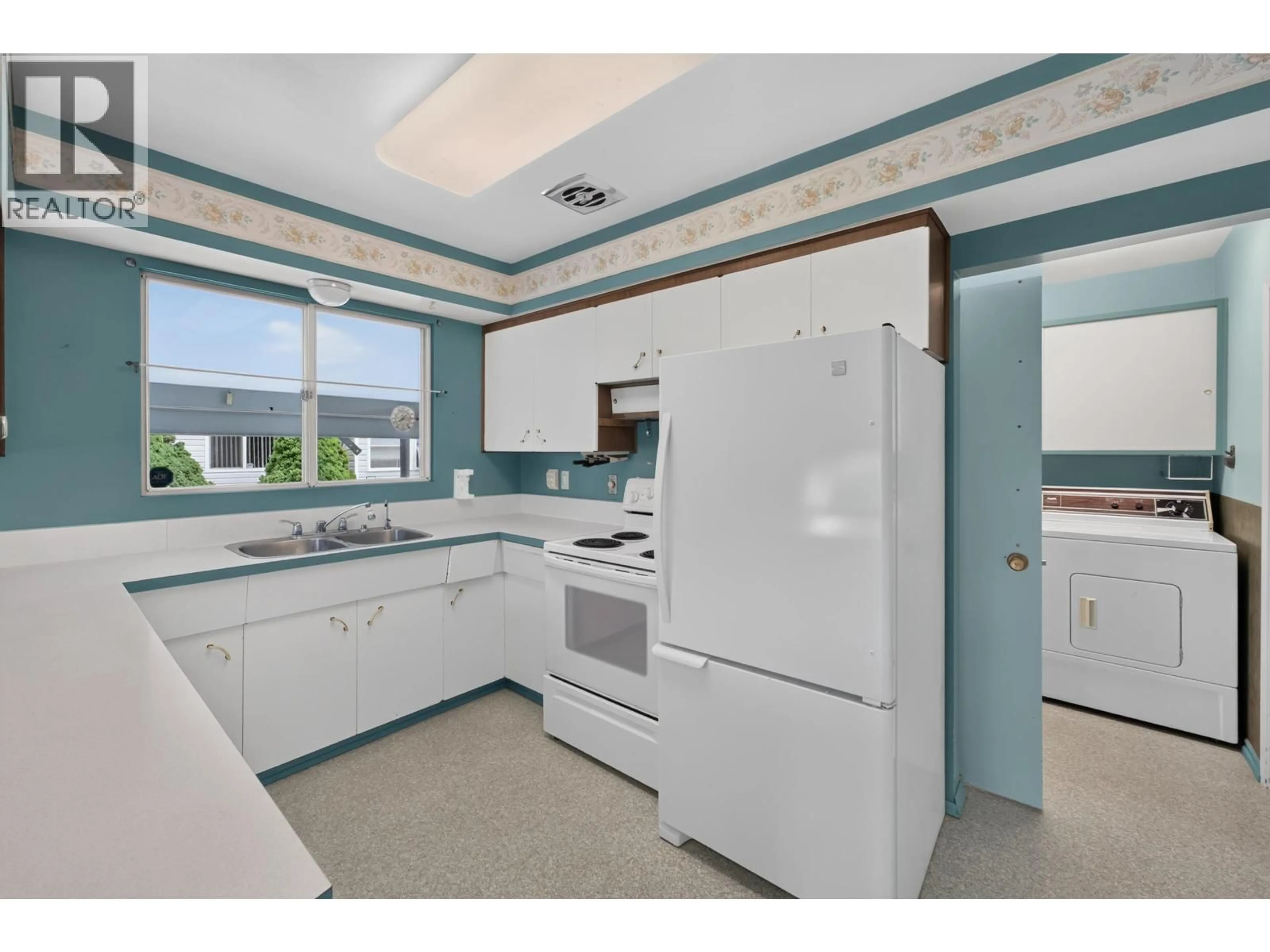 Standard kitchen, ceramic/tile floor for 820 STUART DRIVE, Prince George British Columbia V2M3T5