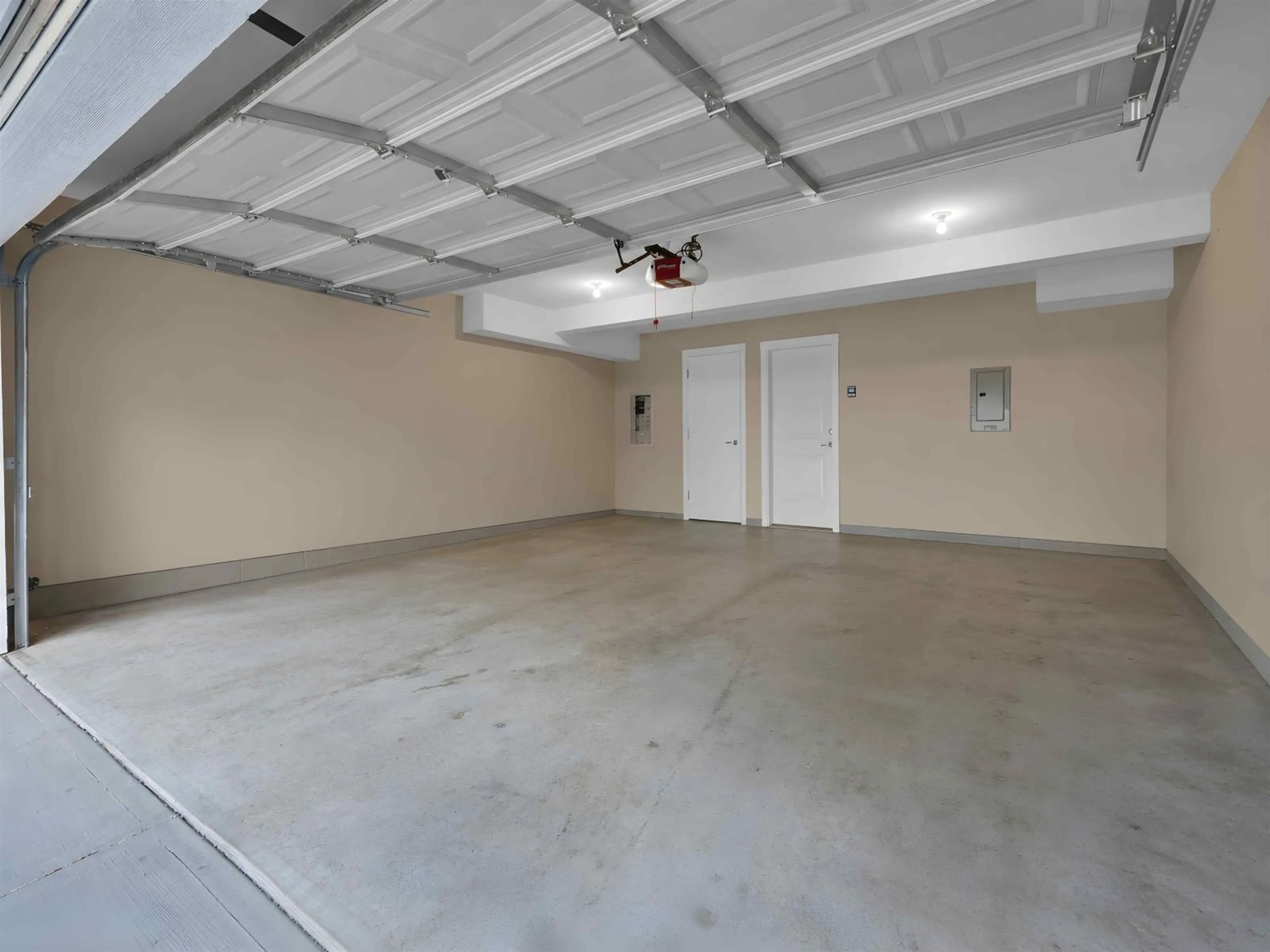 Indoor garage for 33 - 8355 DELSOM WAY, Delta British Columbia V4C0A9