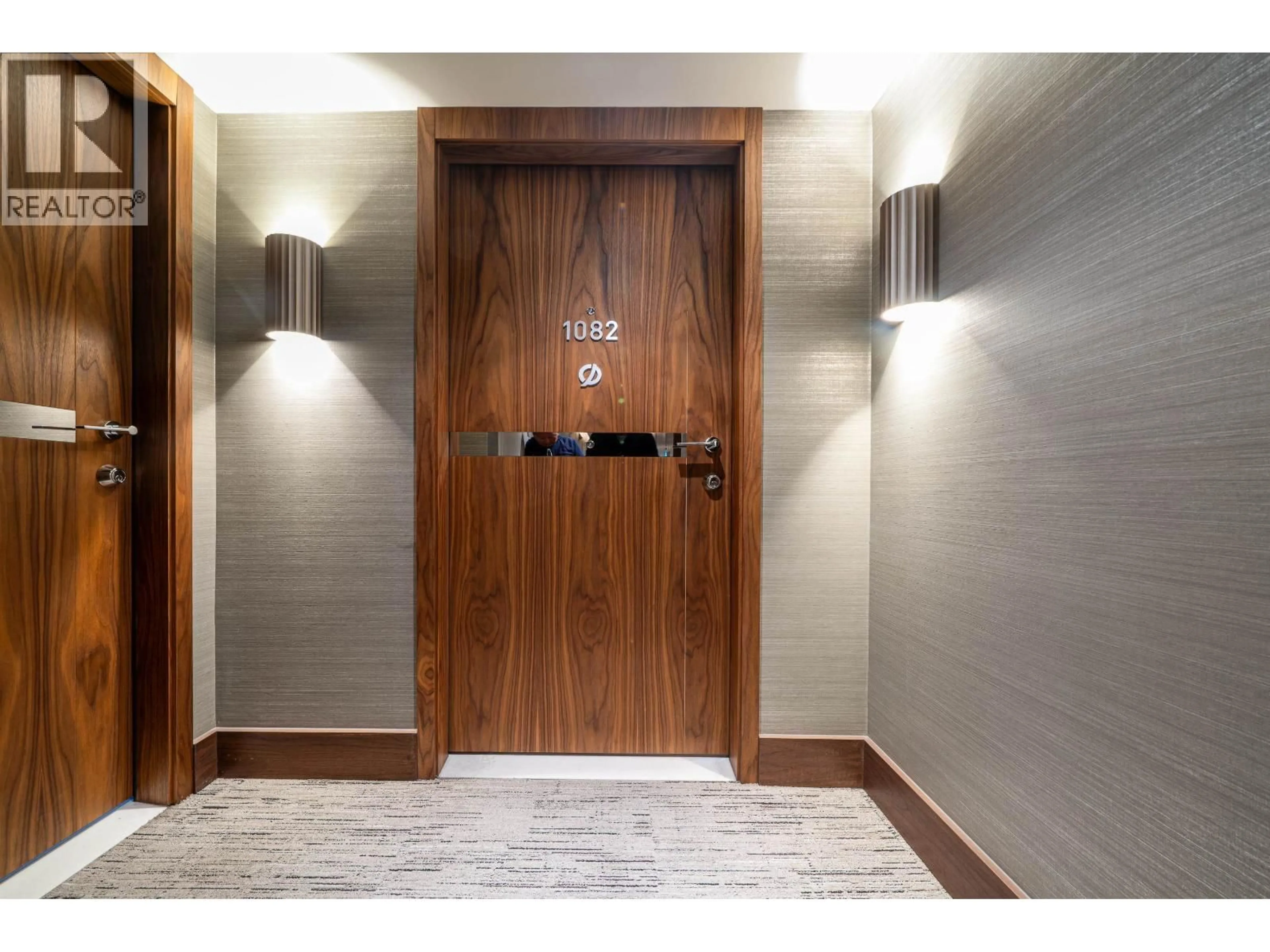 Indoor foyer for 1082 - 8608 HAZELBRIDGE WAY, Richmond British Columbia V6X0W2