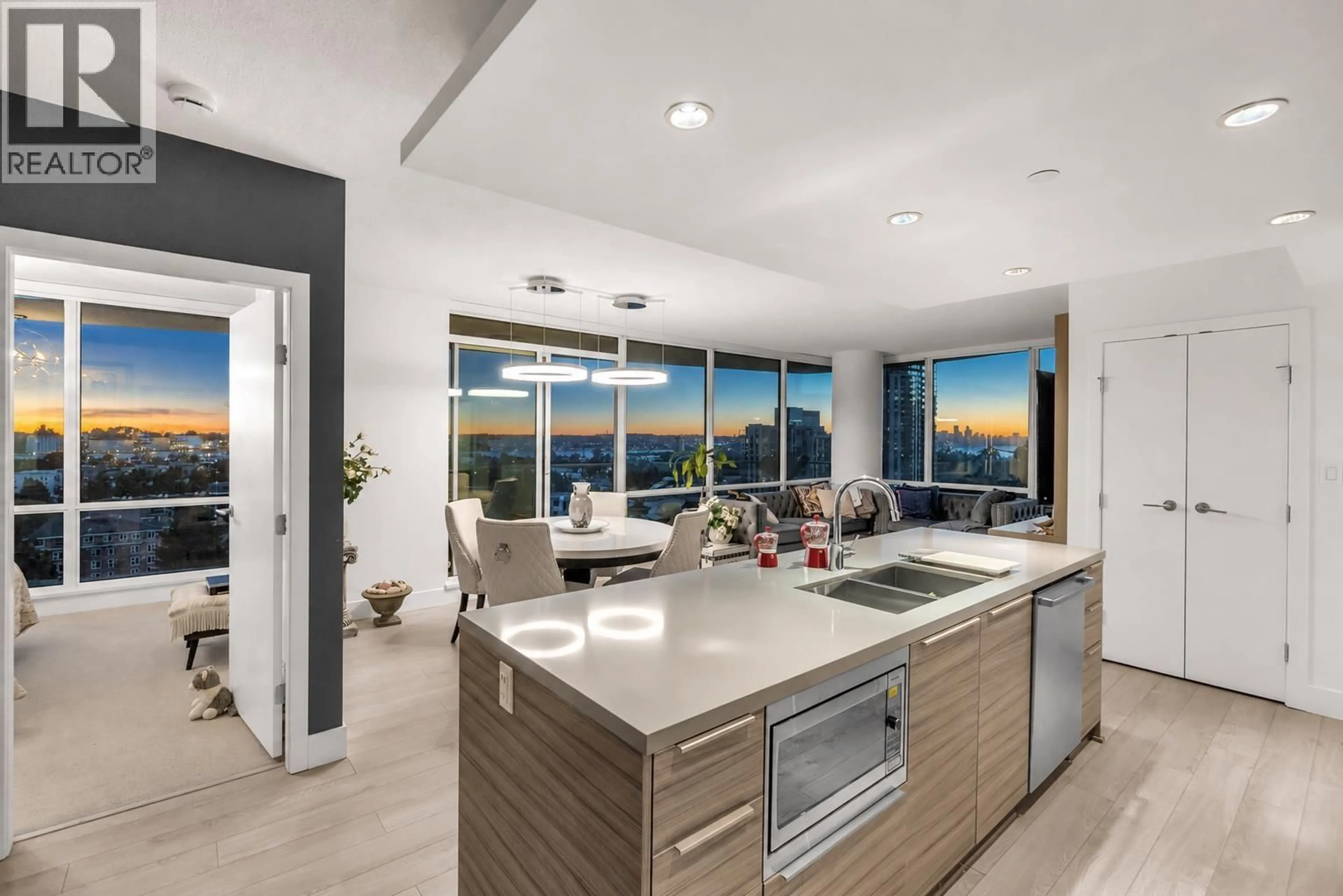 Open concept kitchen, ceramic/tile floor for 1607 - 1550 FERN STREET, North Vancouver British Columbia V7J0A9