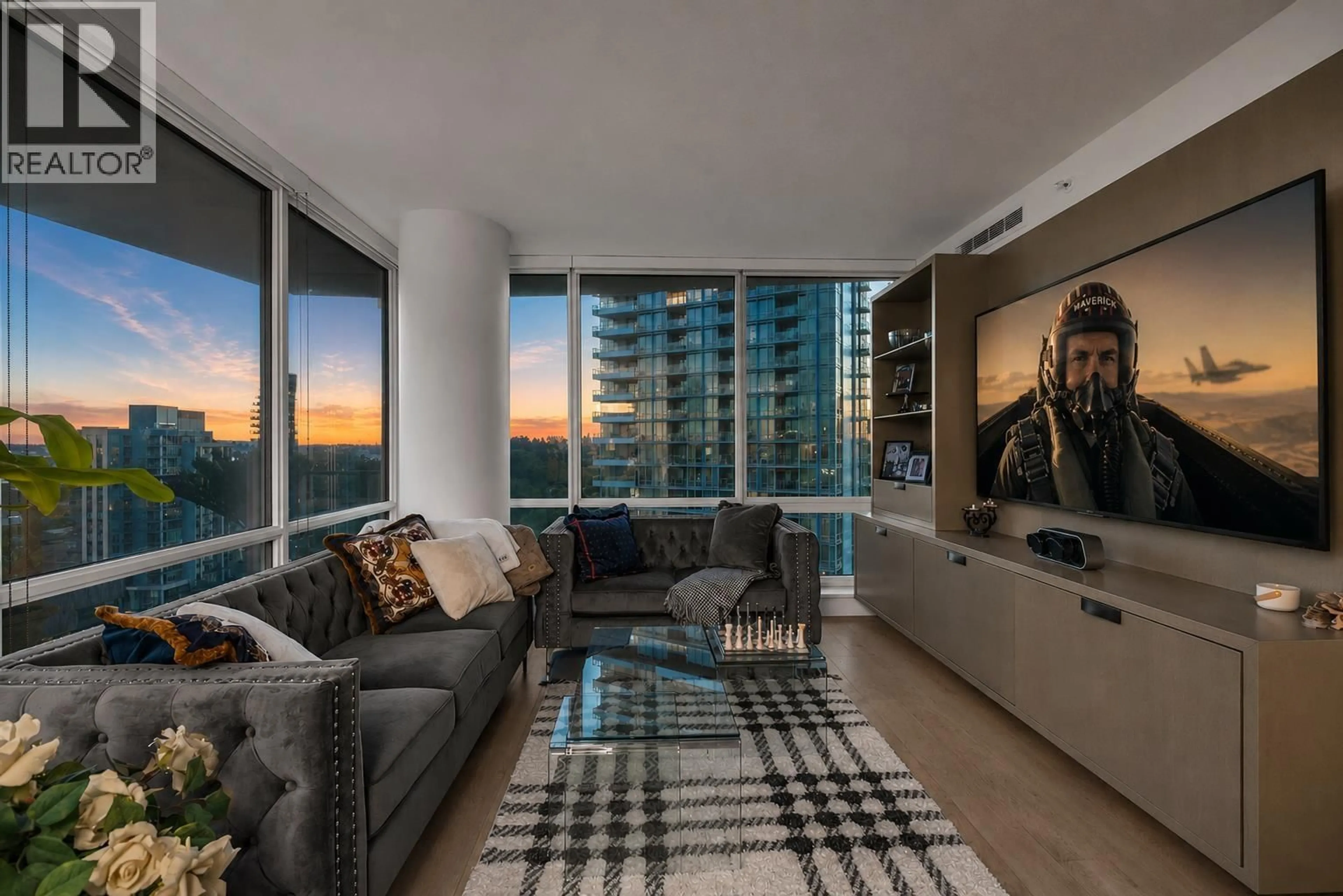 Living room with furniture, unknown for 1607 - 1550 FERN STREET, North Vancouver British Columbia V7J0A9