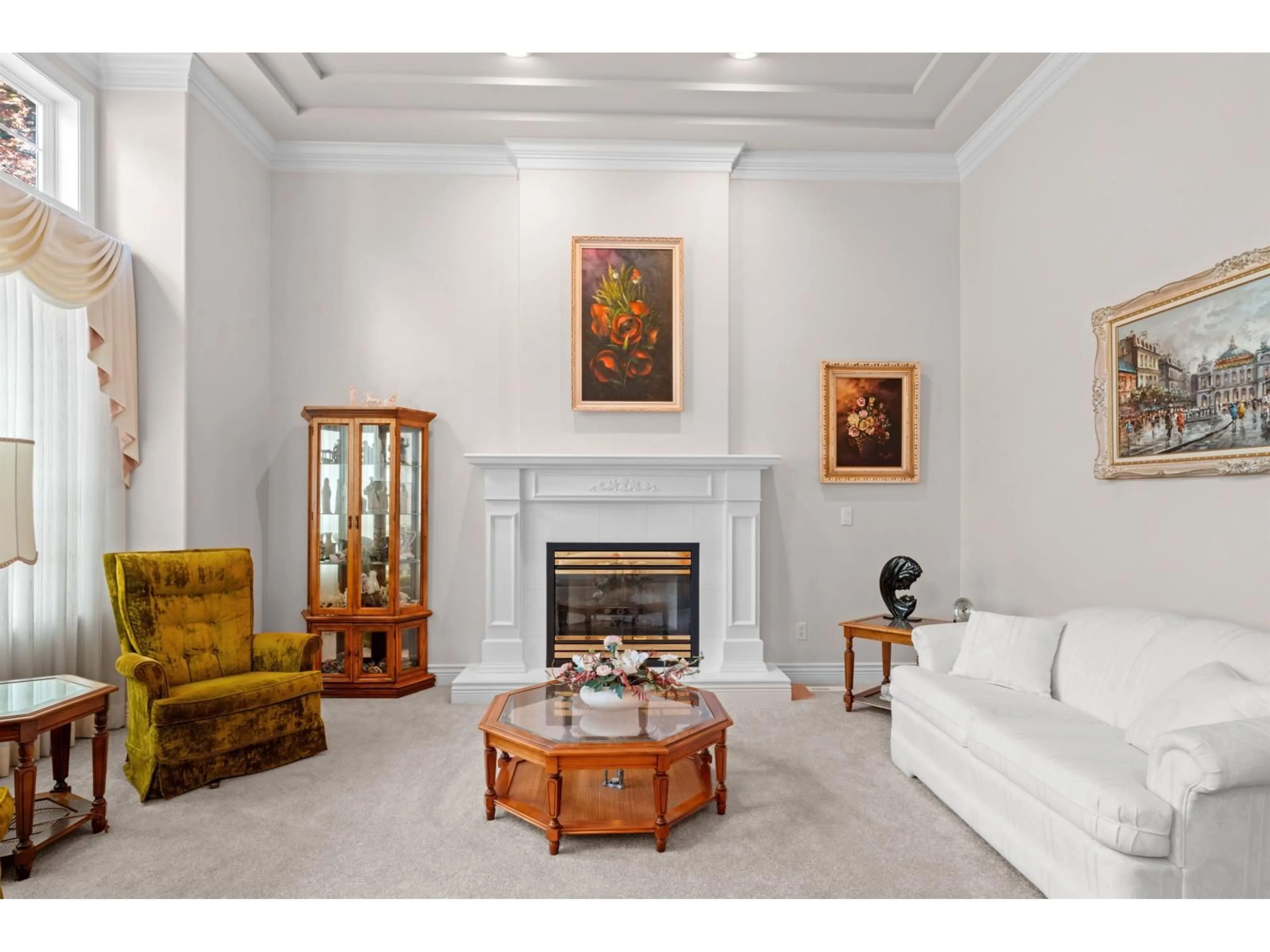 Living room with furniture, unknown for 13749 21 AVENUE, Surrey British Columbia V4A9V6