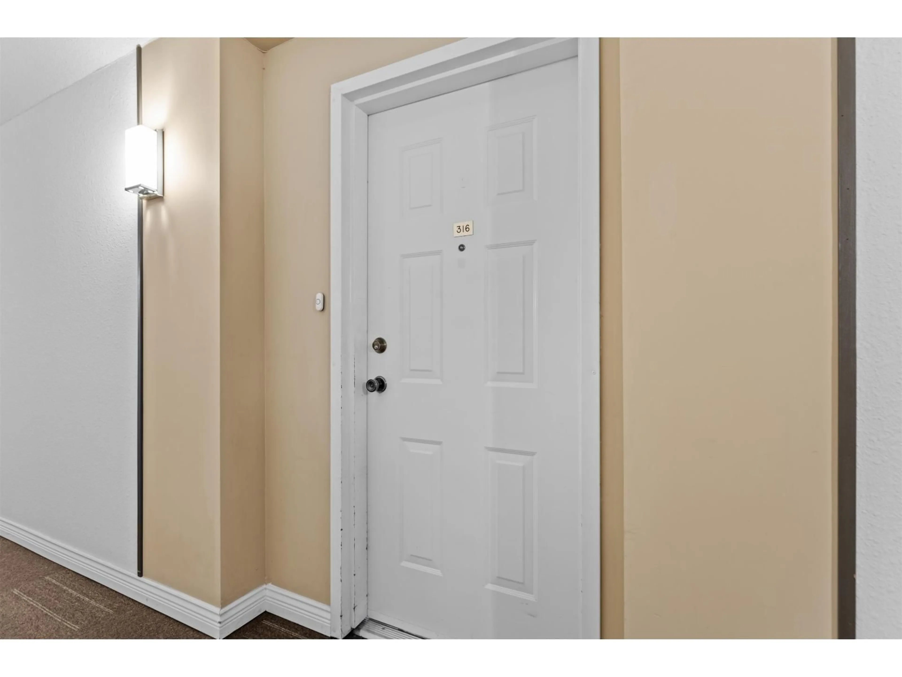 Indoor entryway for 316 - 31850 UNION AVENUE, Abbotsford British Columbia V2T4V2