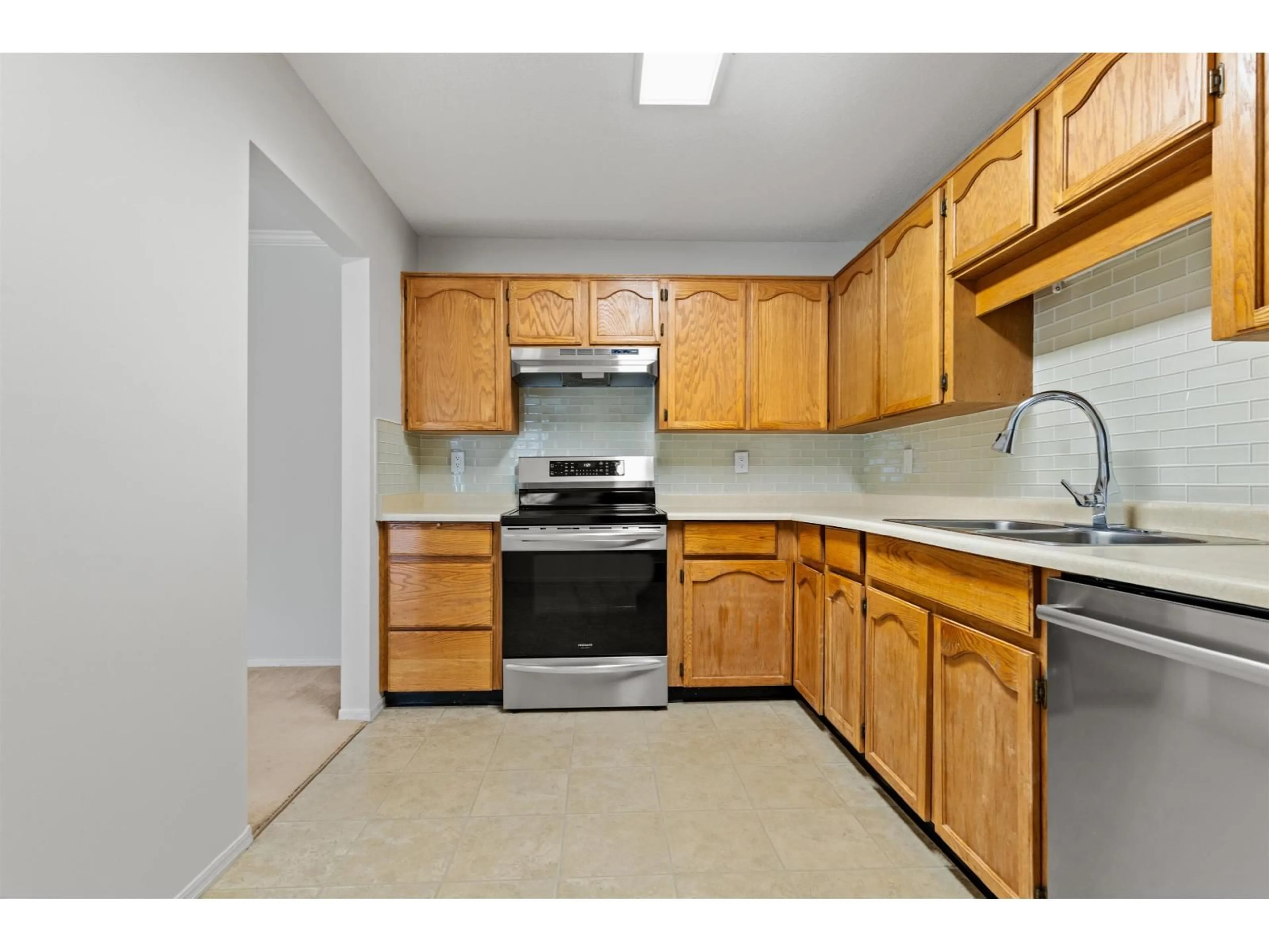 Standard kitchen, unknown for 316 - 31850 UNION AVENUE, Abbotsford British Columbia V2T4V2