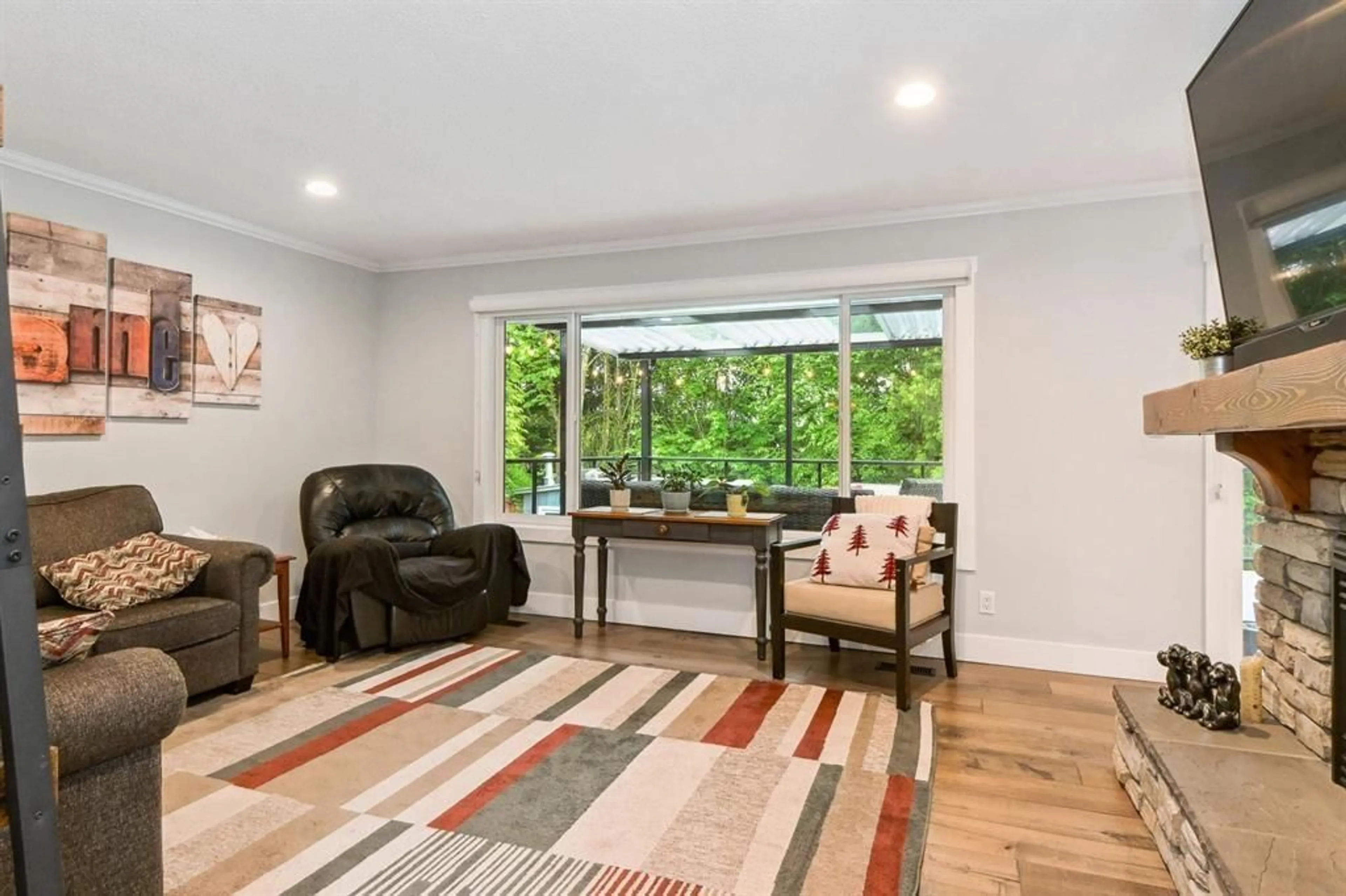 Living room with furniture, unknown for 2739 SHEFFIELD WAY, Abbotsford British Columbia V2S4B7