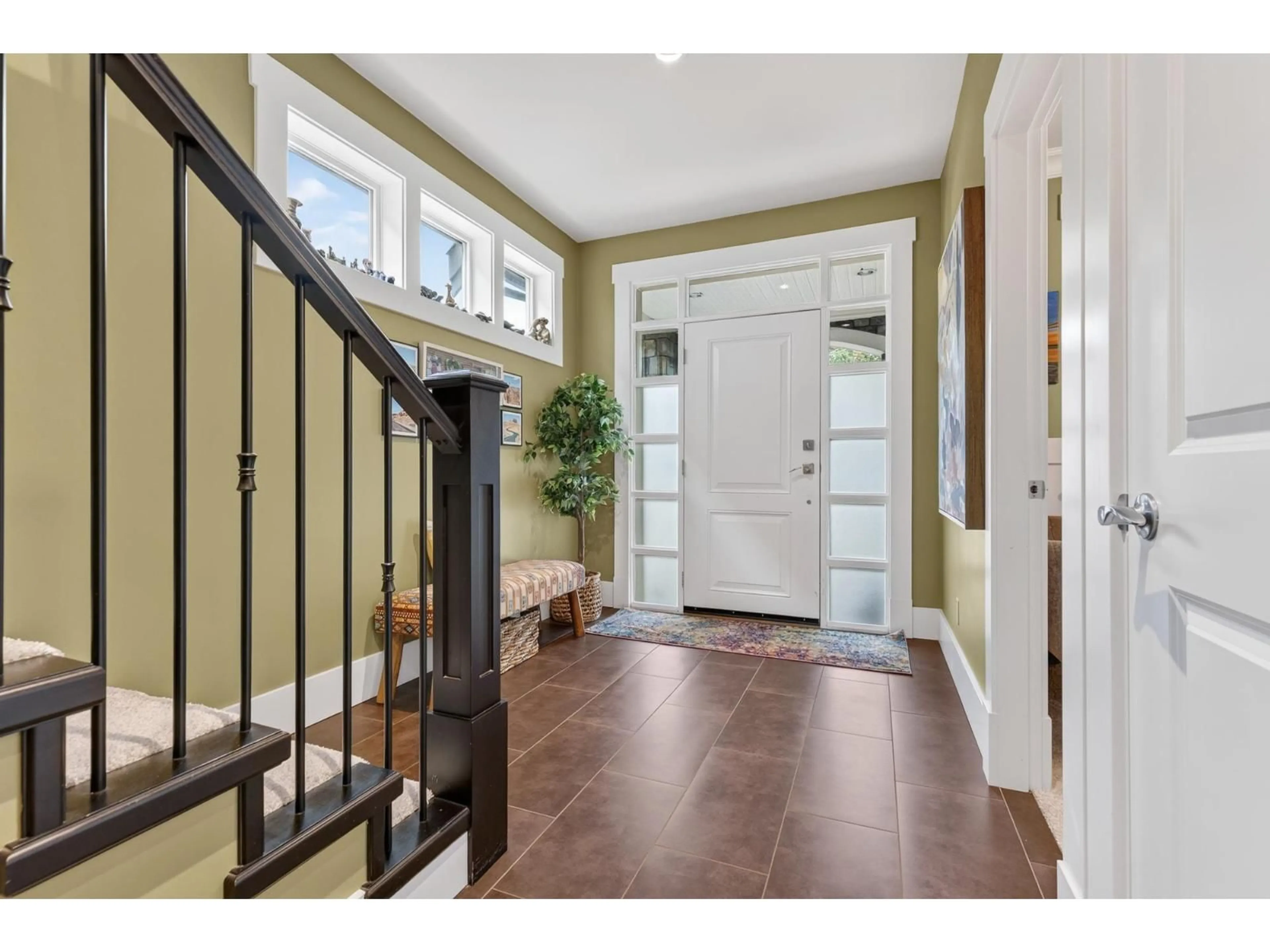 Indoor entryway for 2780 BRISTOL DRIVE, Abbotsford British Columbia V2S0B6