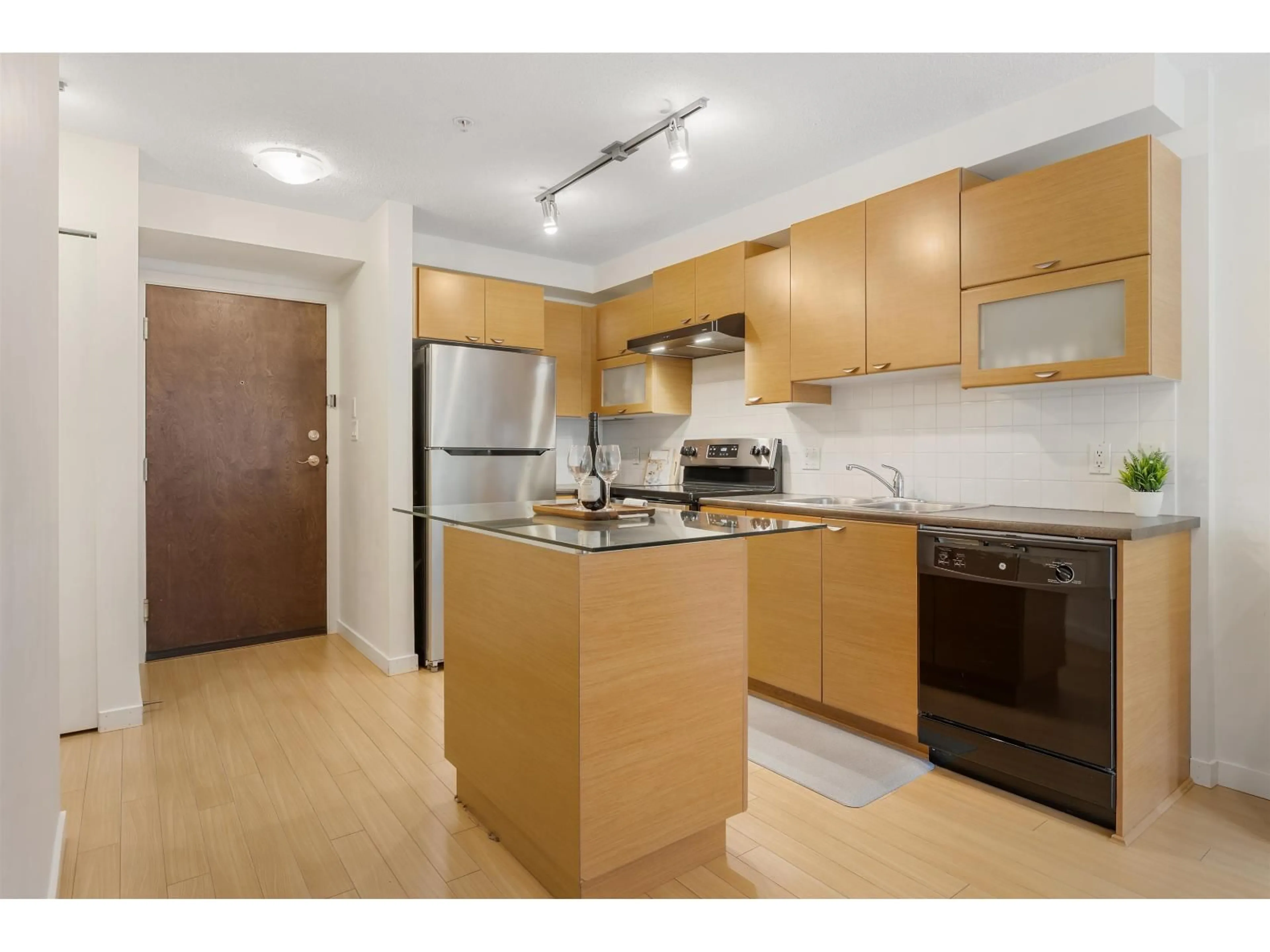 Standard kitchen, unknown for 216 - 10707 139 STREET, Surrey British Columbia V3T0B2
