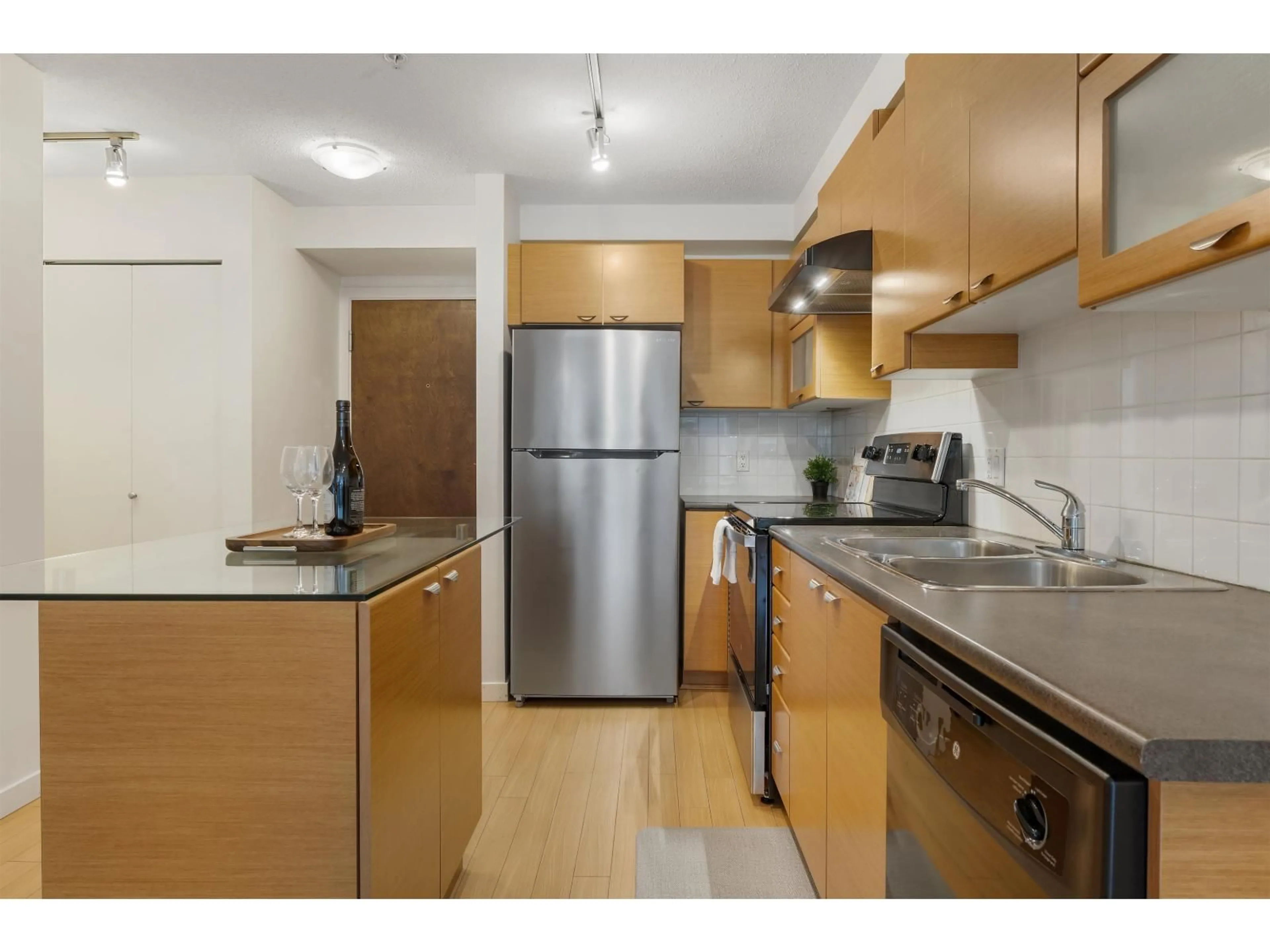 Standard kitchen, unknown for 216 - 10707 139 STREET, Surrey British Columbia V3T0B2