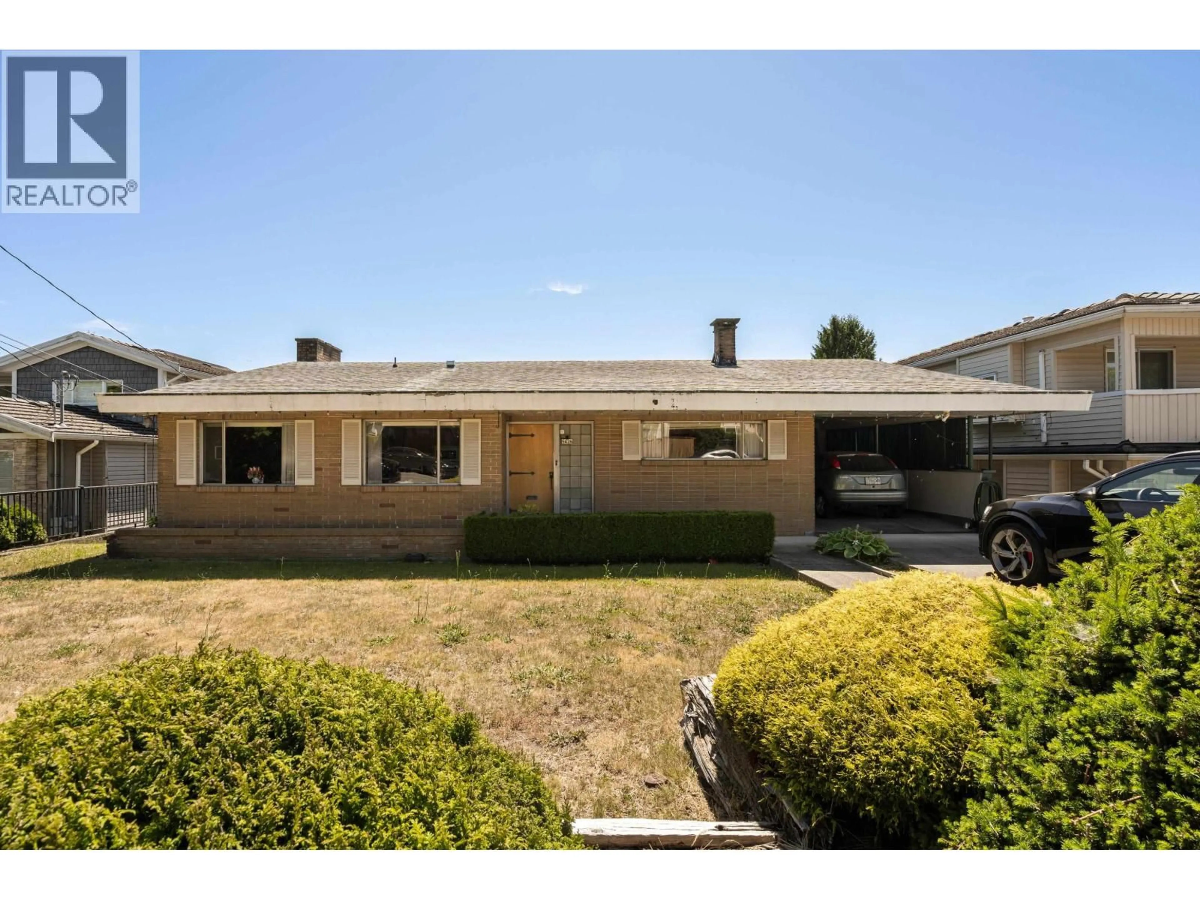 A pic from outside/outdoor area/front of a property/back of a property/a pic from drone, building for 5426 CLINTON STREET, Burnaby British Columbia V5J2L8