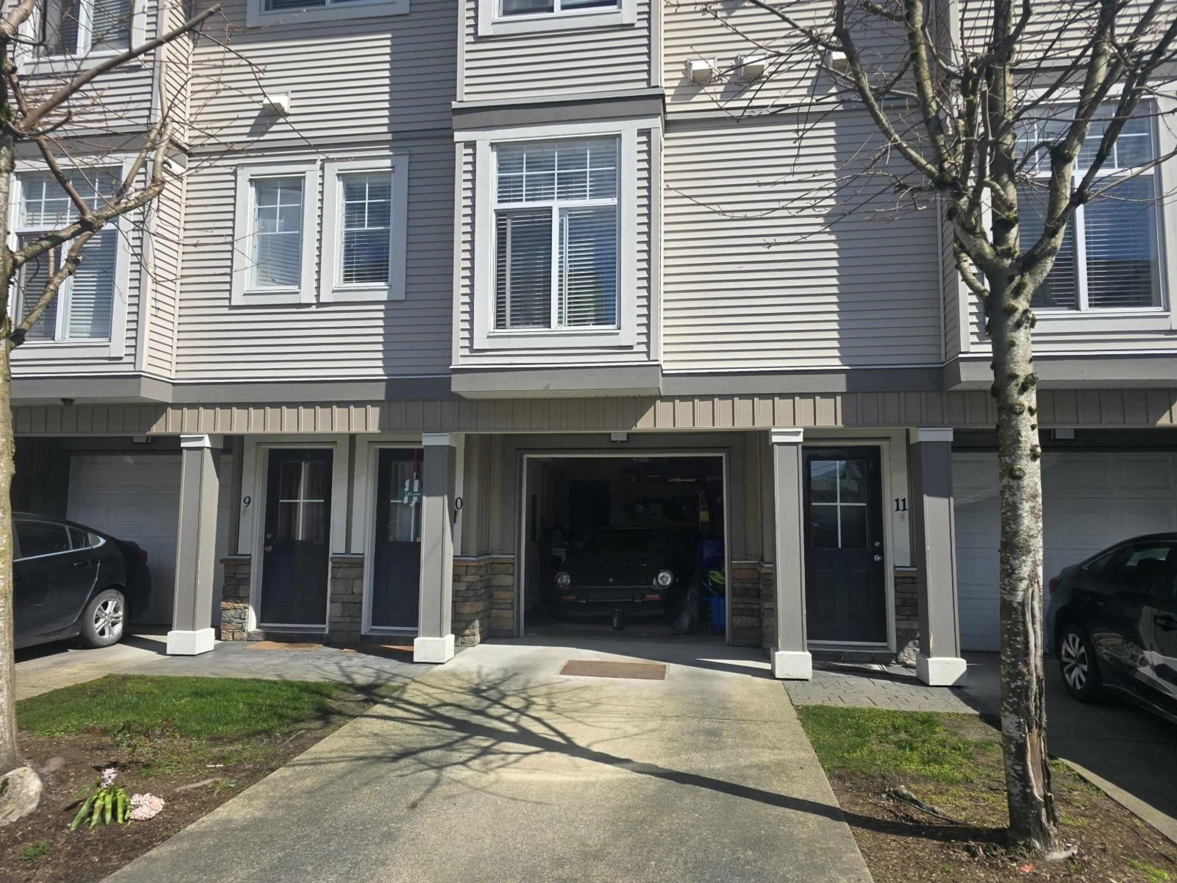 Indoor foyer for 10 - 9140 HAZEL STREET, Chilliwack British Columbia V2P0C2