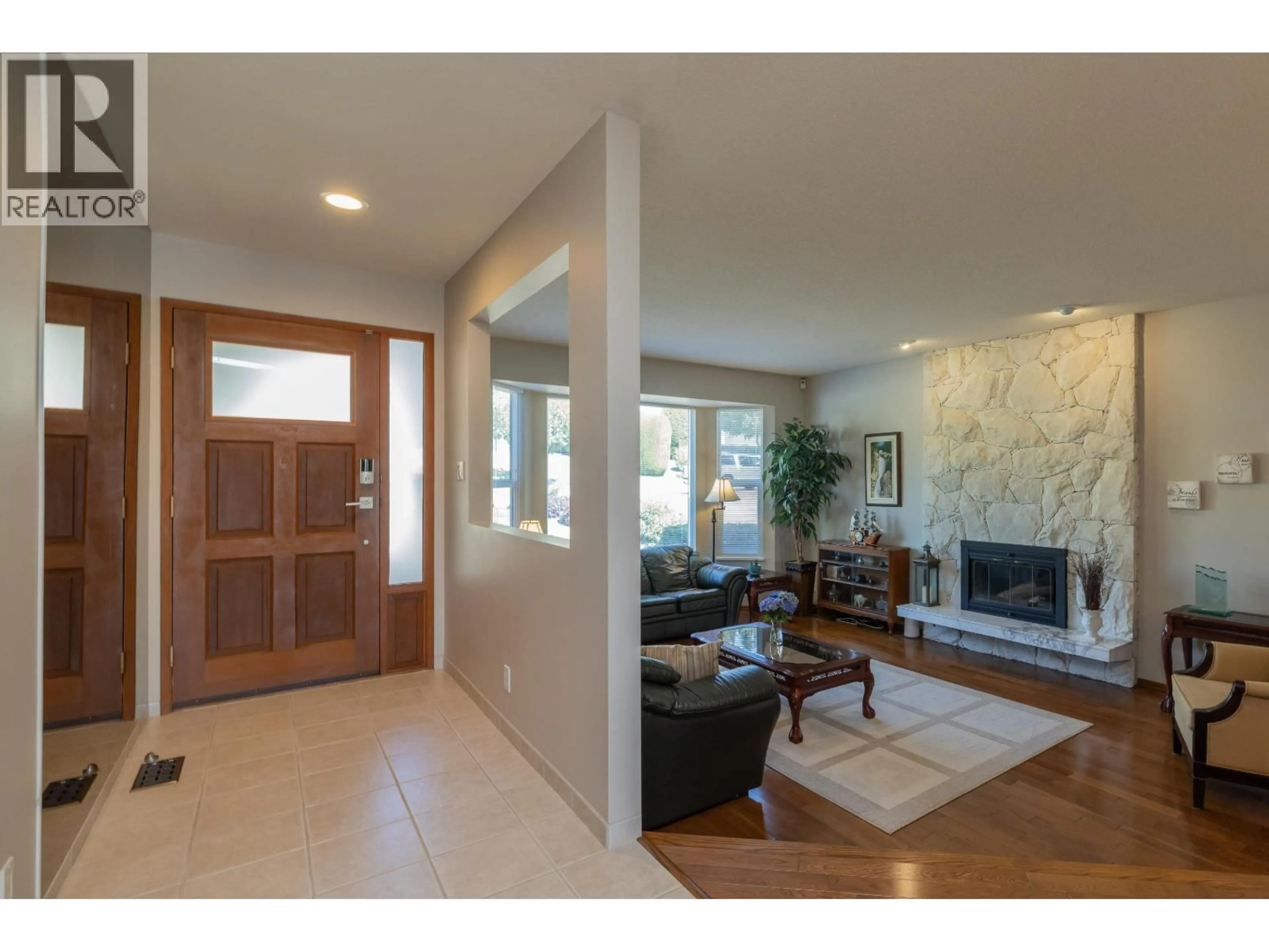 Indoor entryway for 455 ALOUETTE DRIVE, Coquitlam British Columbia V3C4Y7