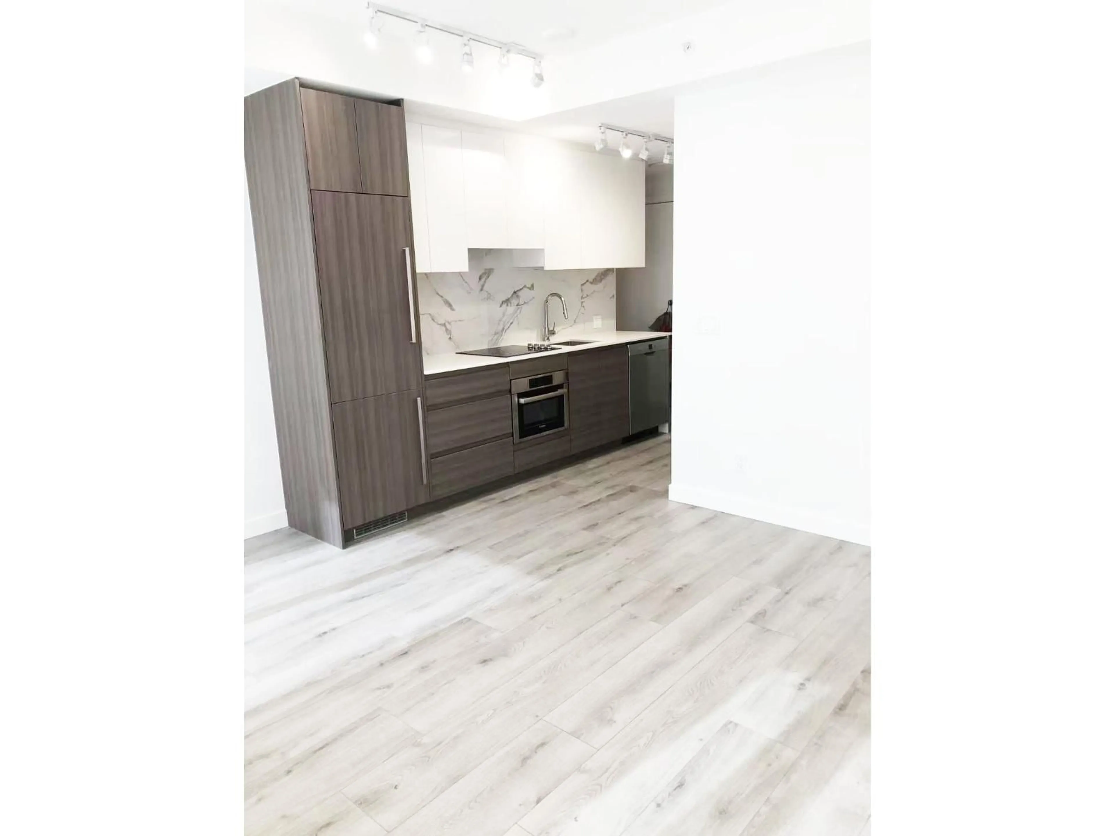 Unknown for 1301 - 10626 CITY PARKWAY, Surrey British Columbia V3T0S3