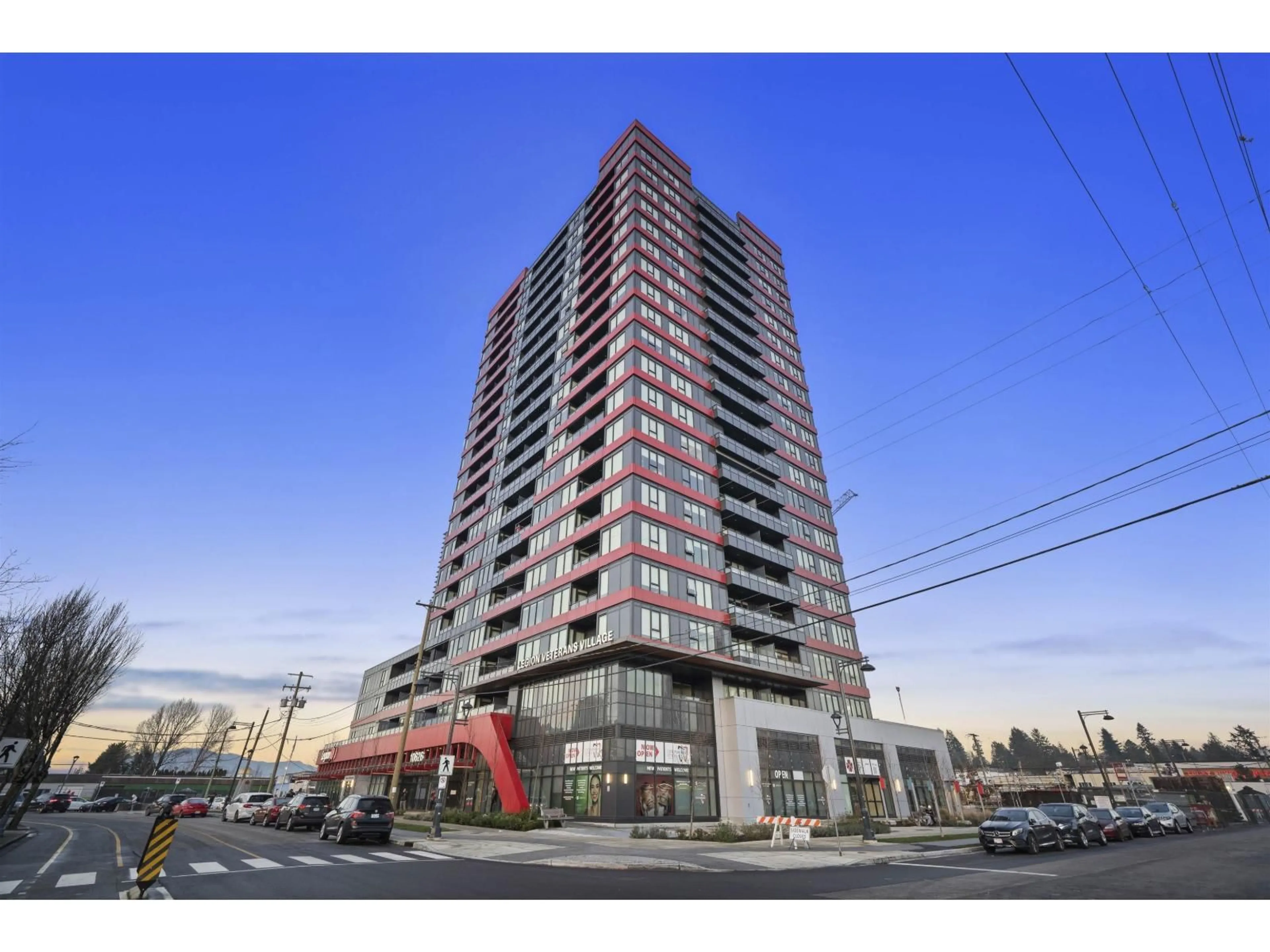 Indoor foyer for 1301 - 10626 CITY PARKWAY, Surrey British Columbia V3T0S3