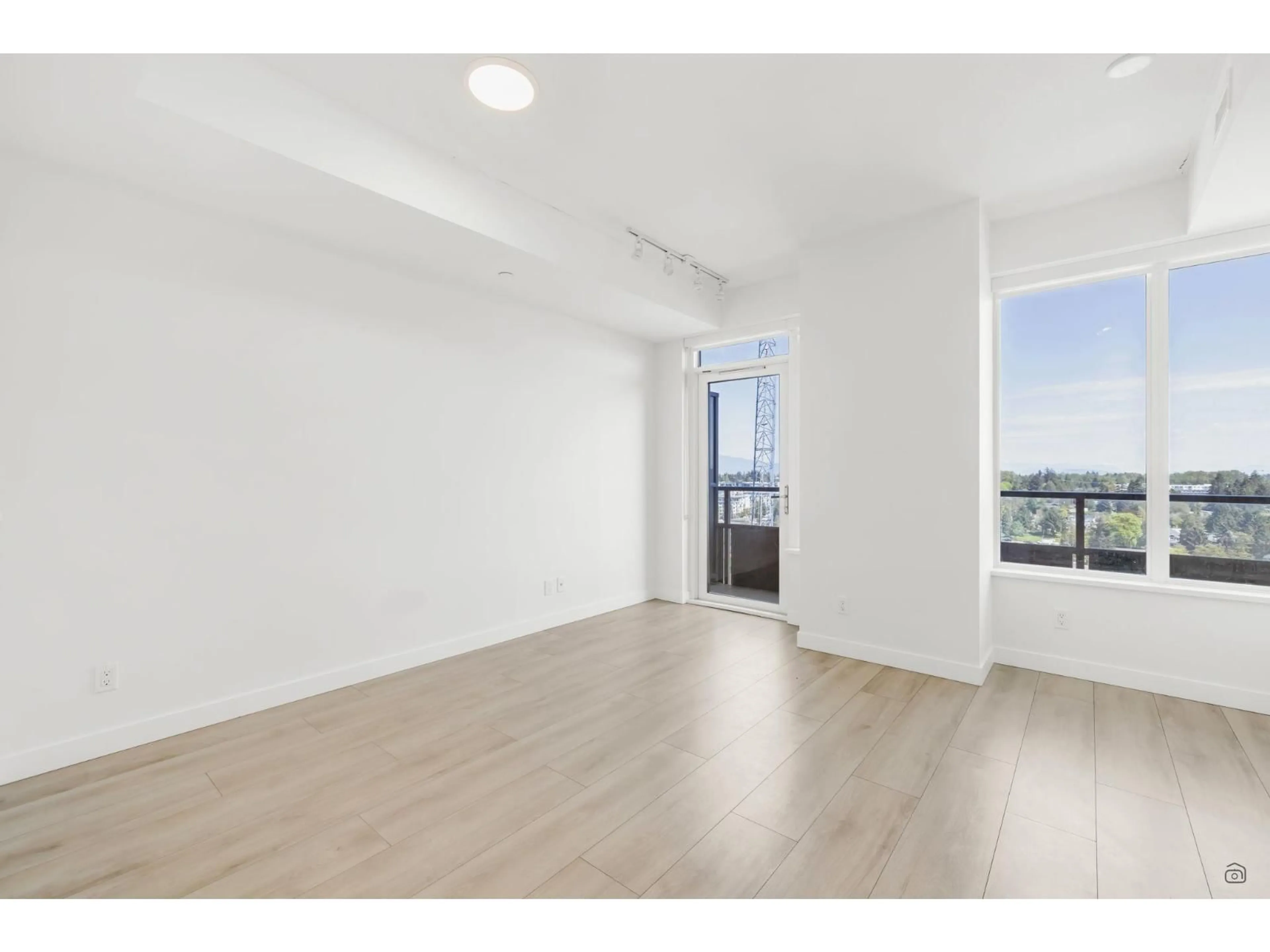 A pic of a room for 1301 - 10626 CITY PARKWAY, Surrey British Columbia V3T0S3