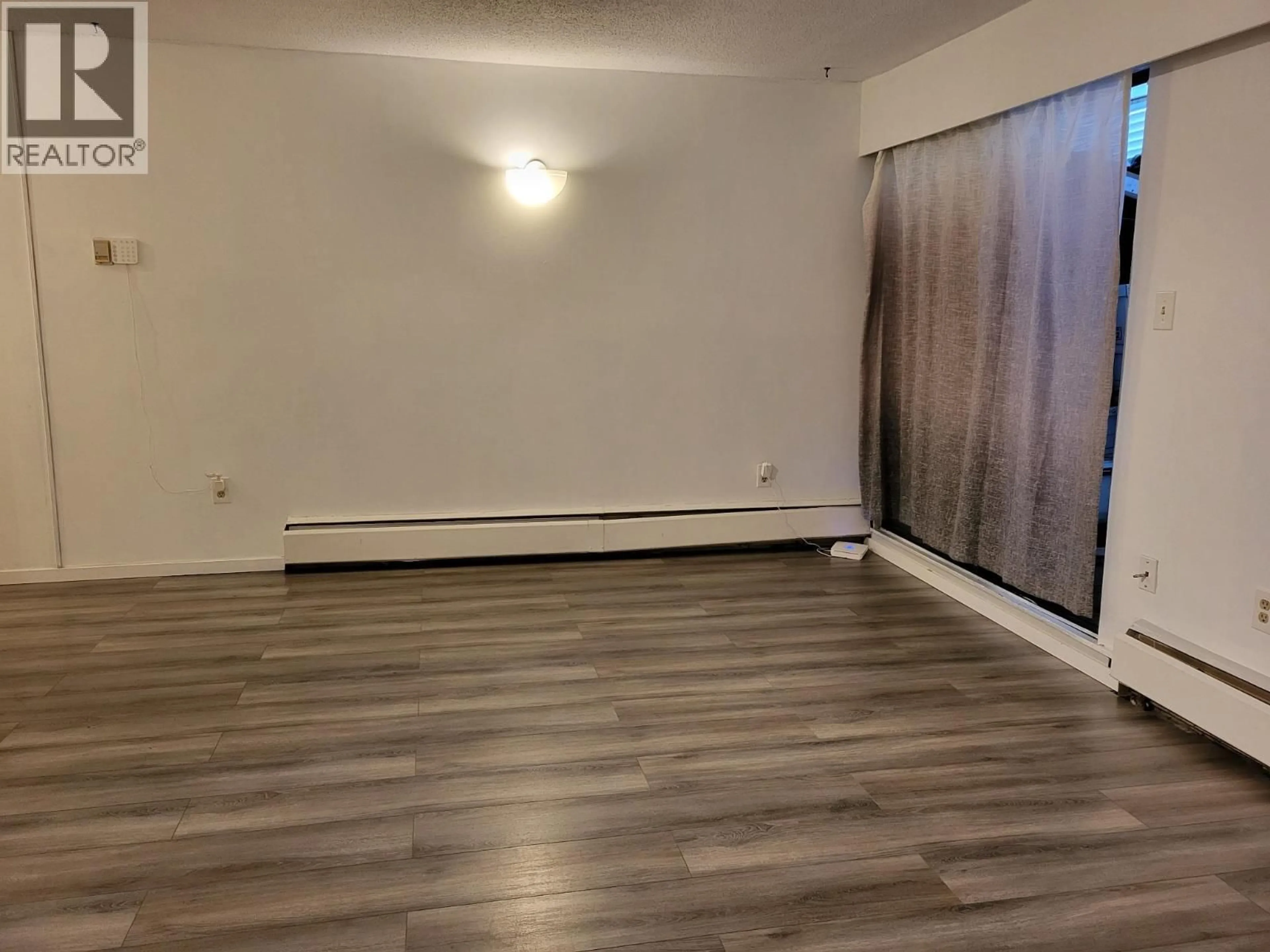 A pic of a room for 112 - 515 ELEVENTH STREET, New Westminster British Columbia V3M4G4
