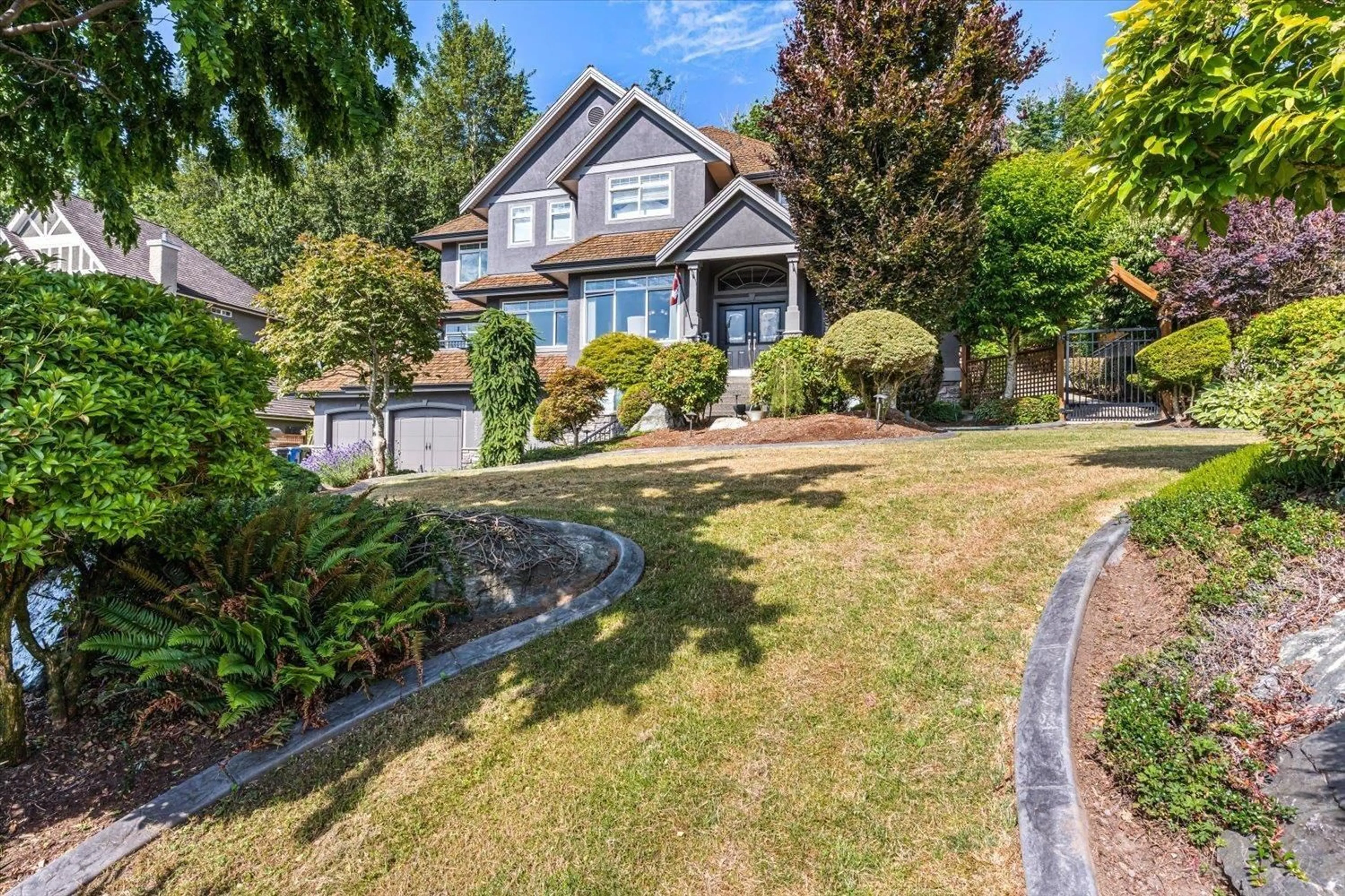 A pic from outside/outdoor area/front of a property/back of a property/a pic from drone, street for 2655 STONECROFT DRIVE, Abbotsford British Columbia V3G1K8