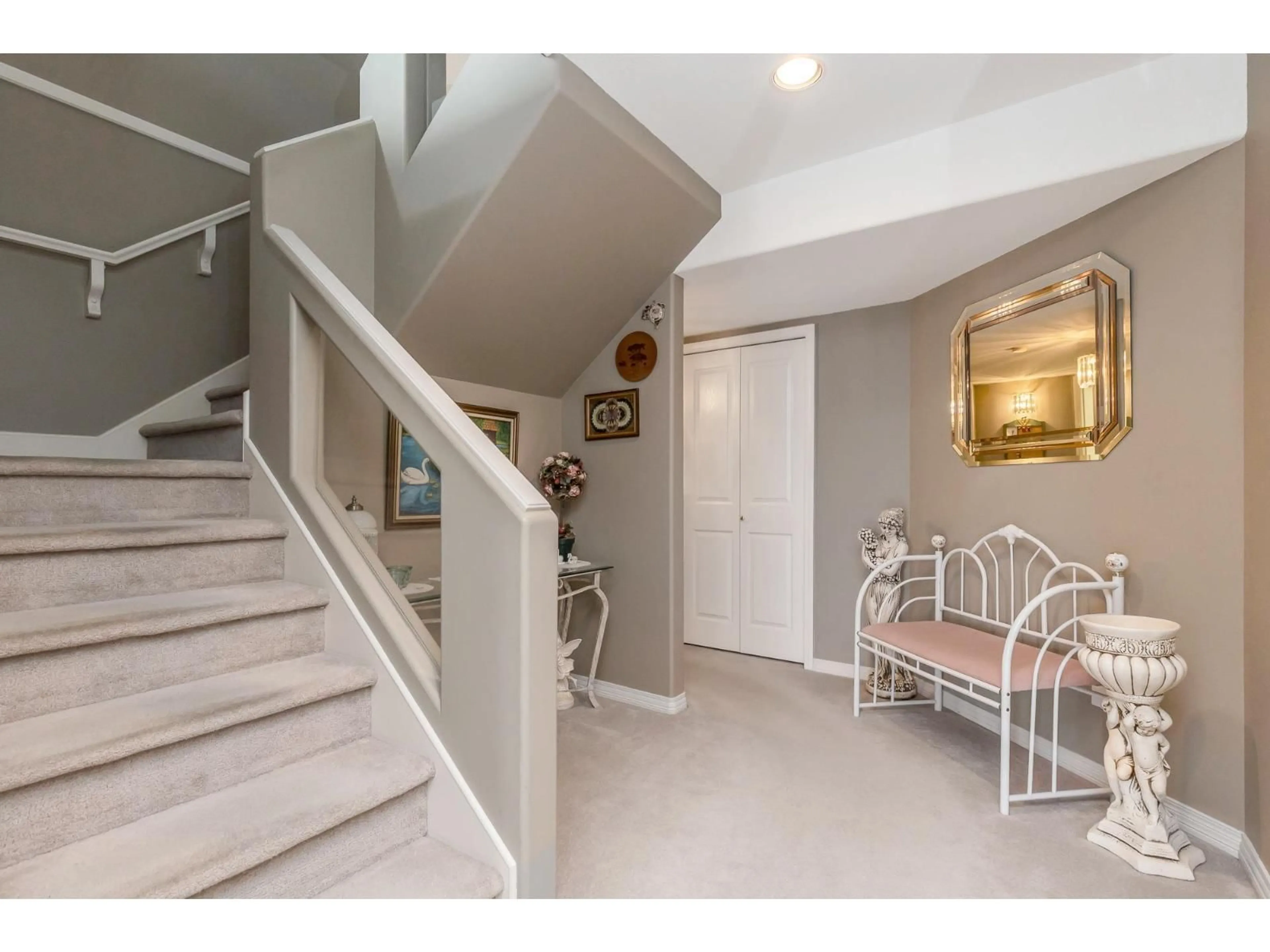 Indoor entryway for 3 - 3555 BLUE JAY STREET, Abbotsford British Columbia V2S7B9
