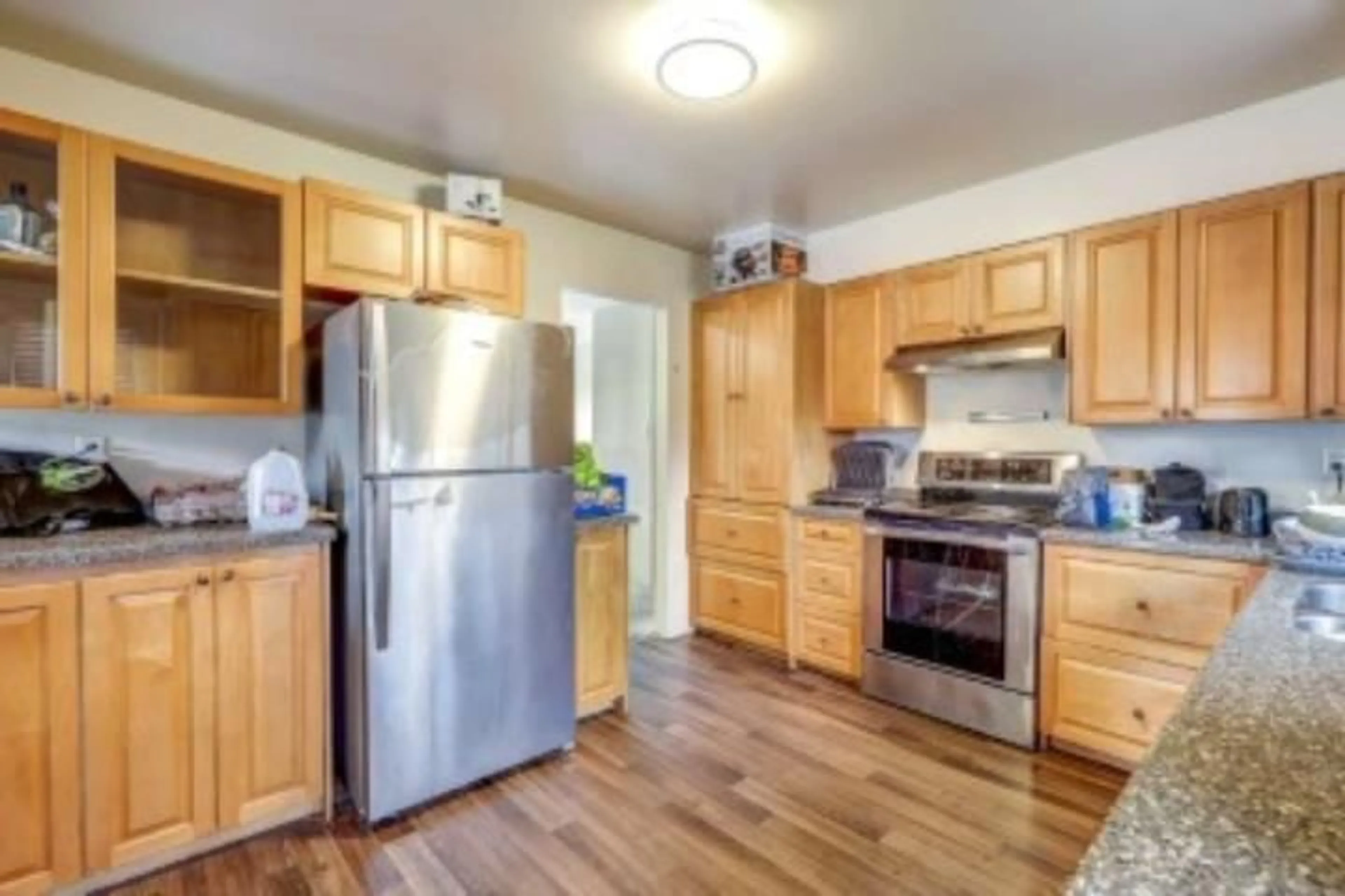 Standard kitchen, wood/laminate floor for 10926 80 AVENUE, Delta British Columbia V4C1W3