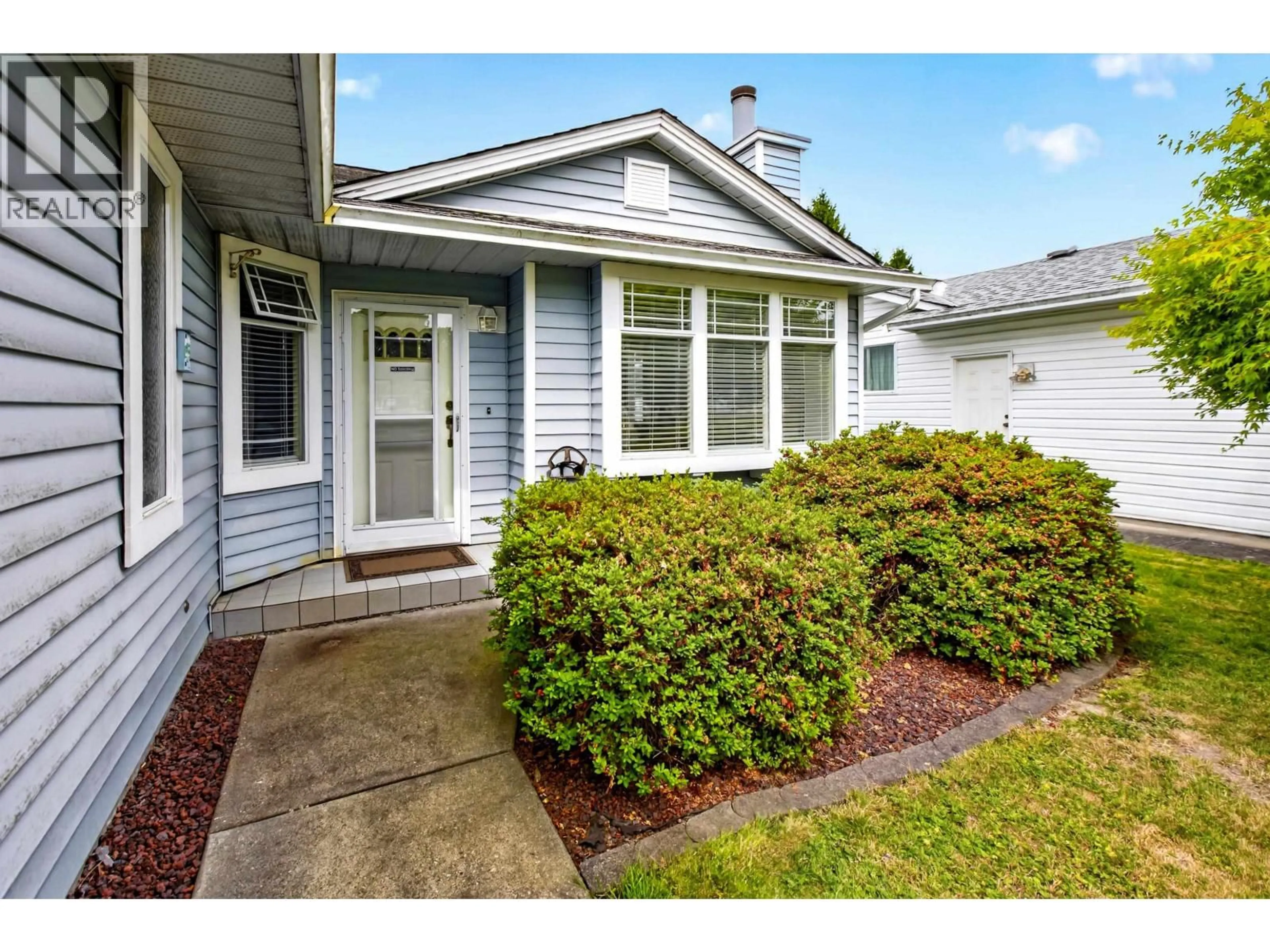 Home with vinyl exterior material, street for 11957 237A STREET, Maple Ridge British Columbia V4R1V9