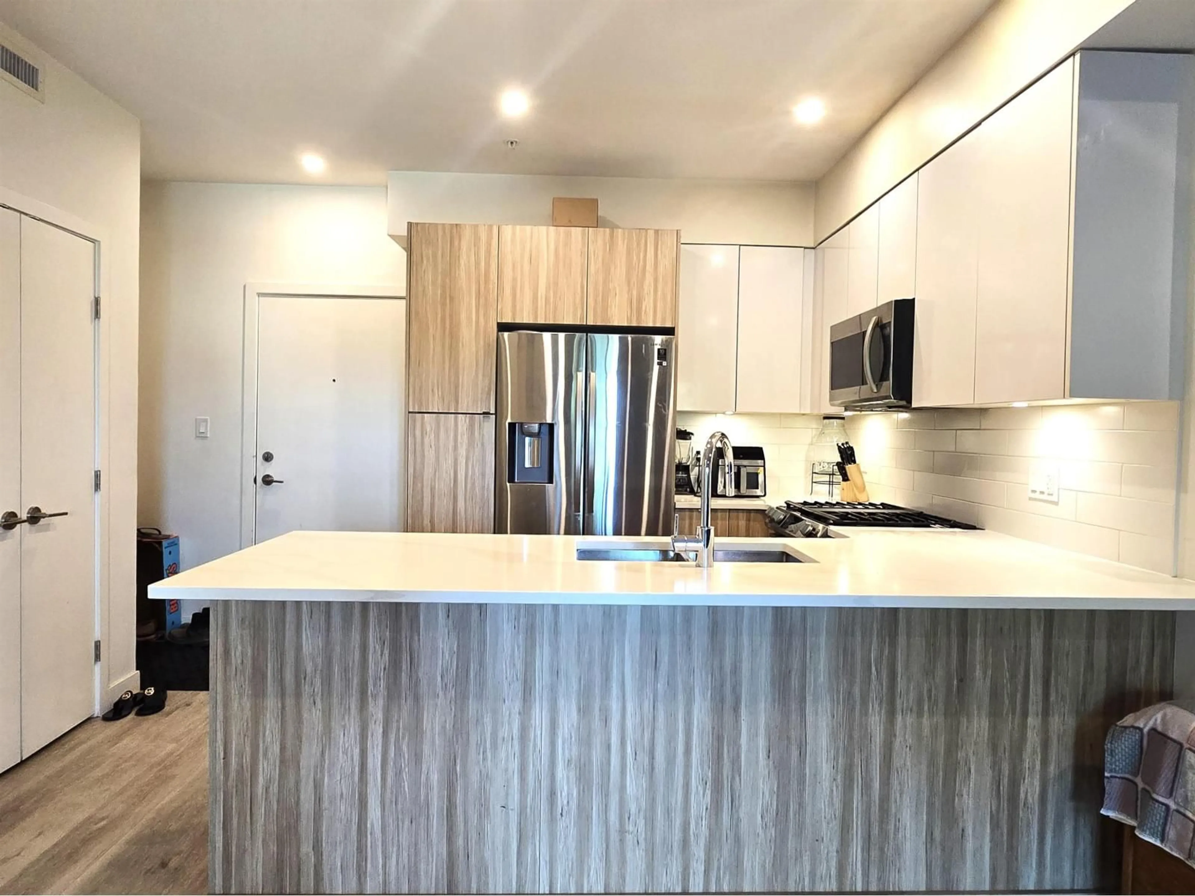 Open concept kitchen, unknown for 312 - 2649 JAMES STREET, Abbotsford British Columbia V2T3L6