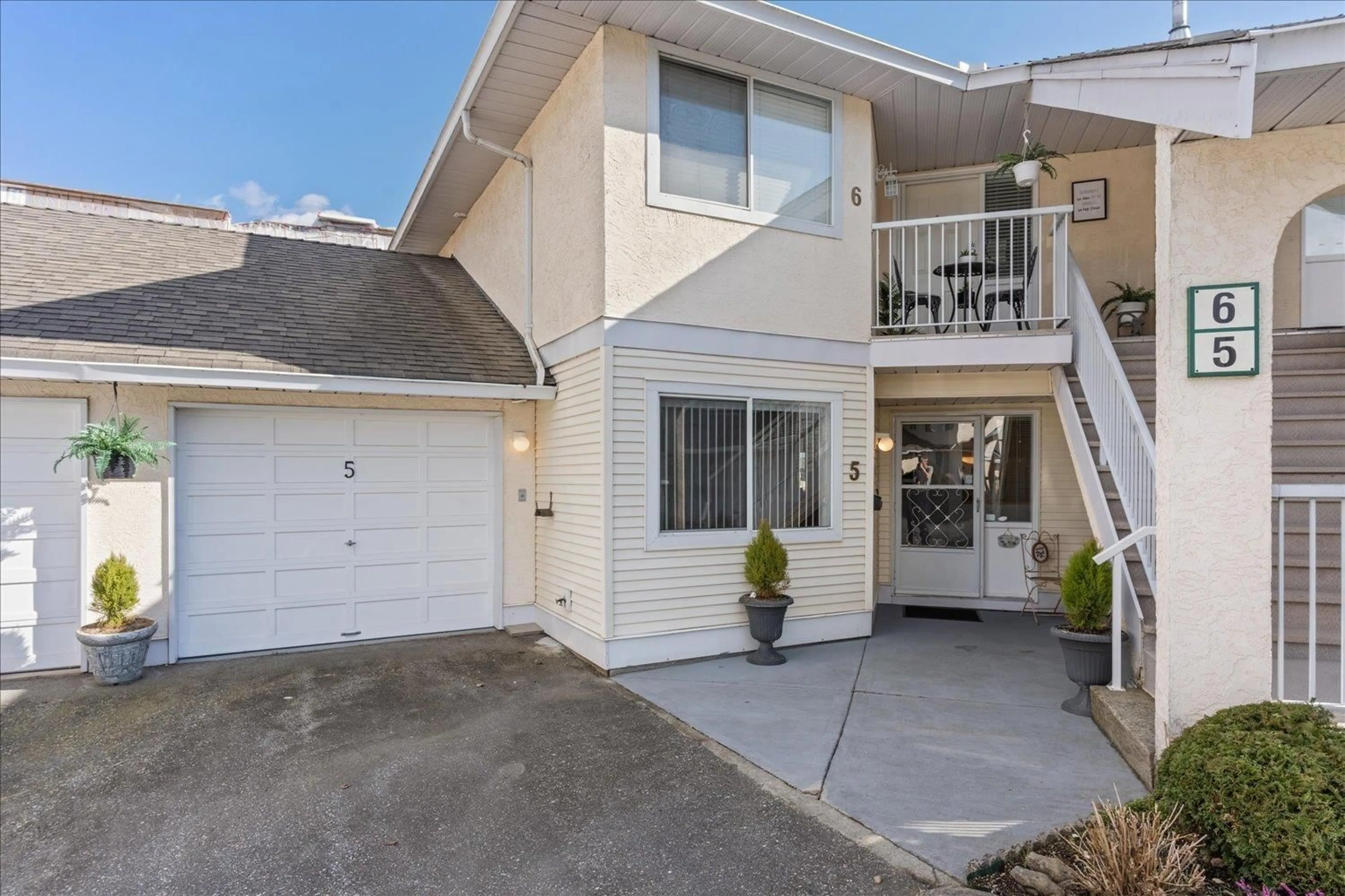 Home with vinyl exterior material, street for 5 - 2475 EMERSON STREET, Abbotsford British Columbia V2T4W5