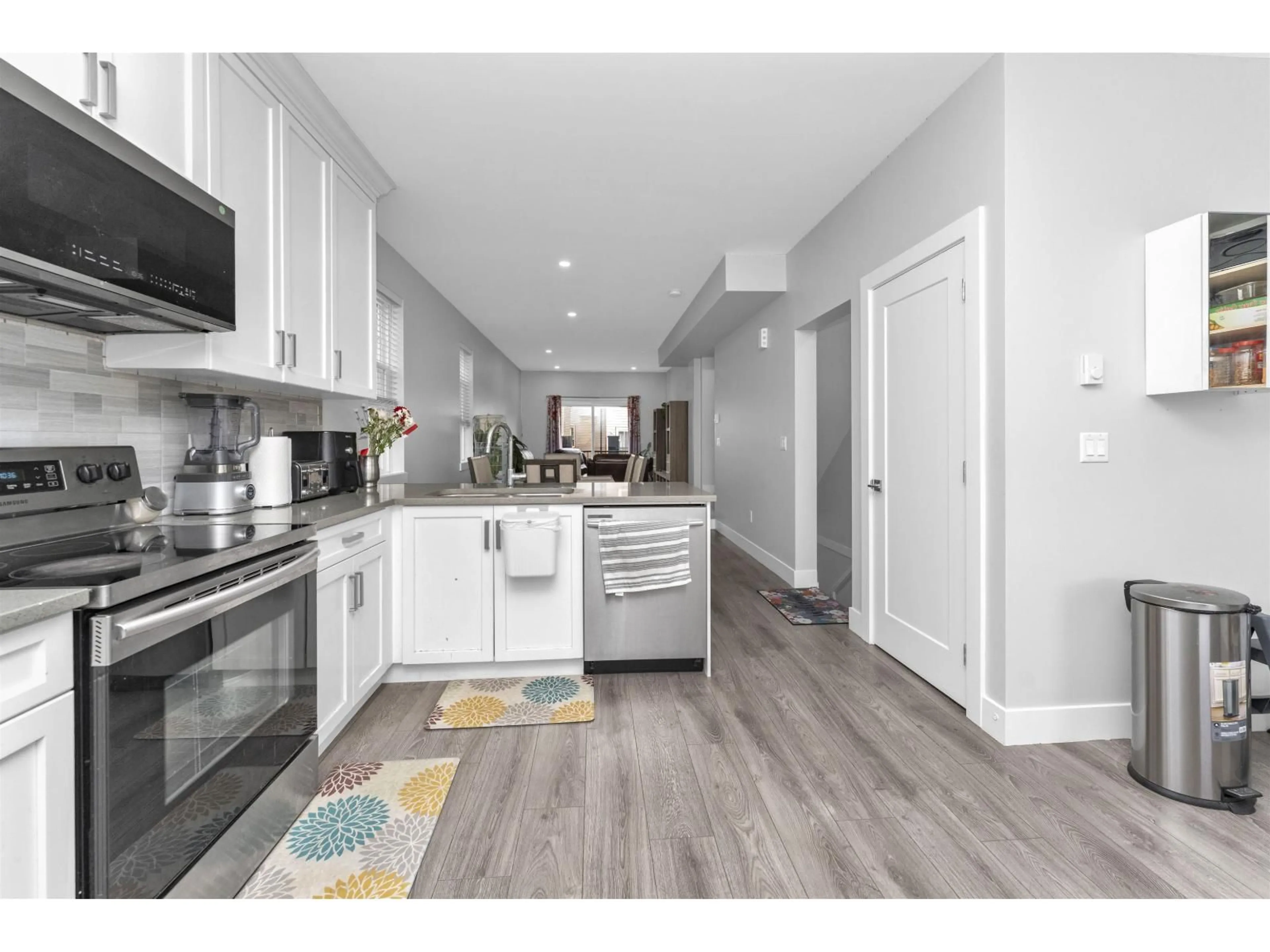 Open concept kitchen, unknown for 15 - 2530 JANZEN STREET, Abbotsford British Columbia V2T0H7
