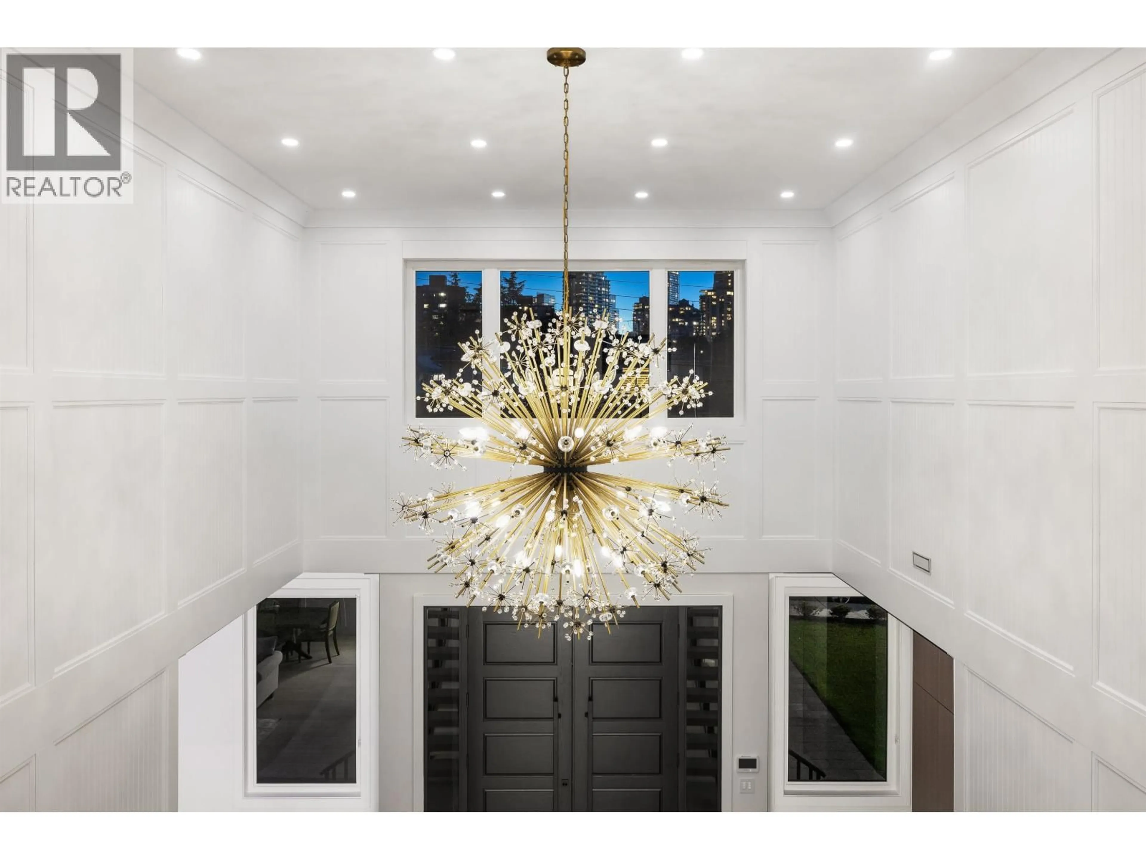 Indoor entryway for 6210 PEARL AVENUE, Burnaby British Columbia V5H3P9