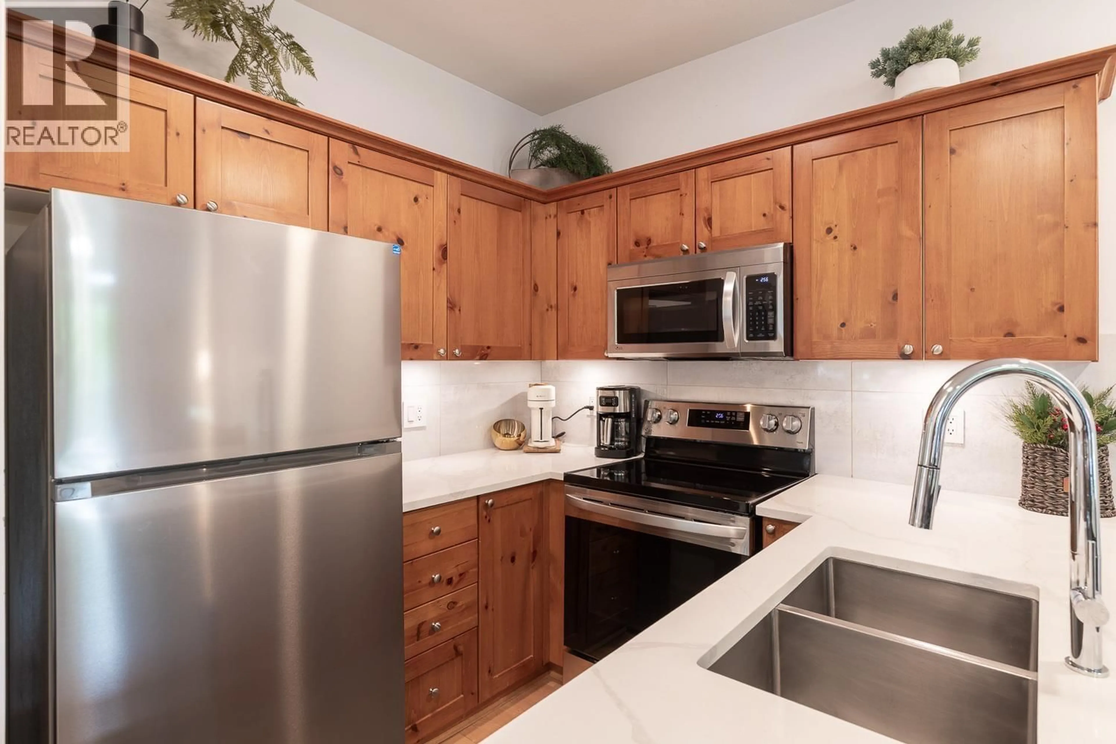Standard kitchen, unknown for 20 - 4385 NORTHLANDS BOULEVARD, Whistler British Columbia V8E1C5