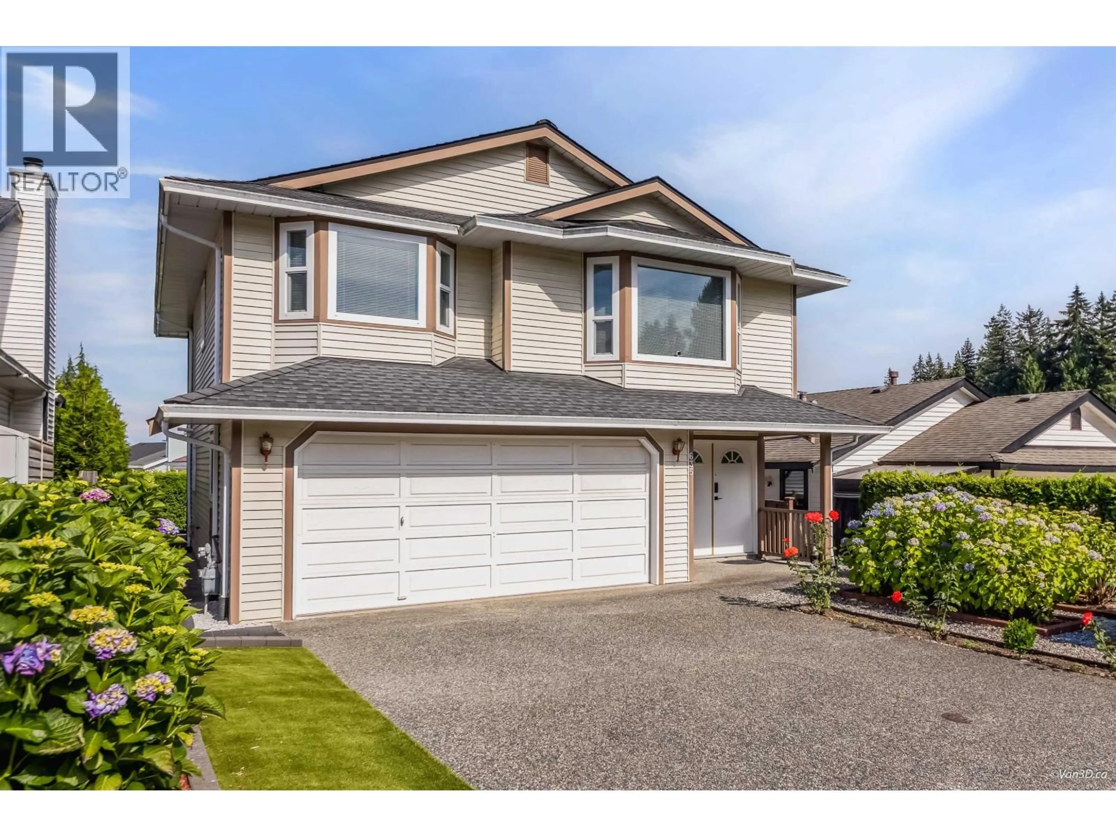 Home with vinyl exterior material, street for 635 LOST LAKE DRIVE, Coquitlam British Columbia V3C5G4