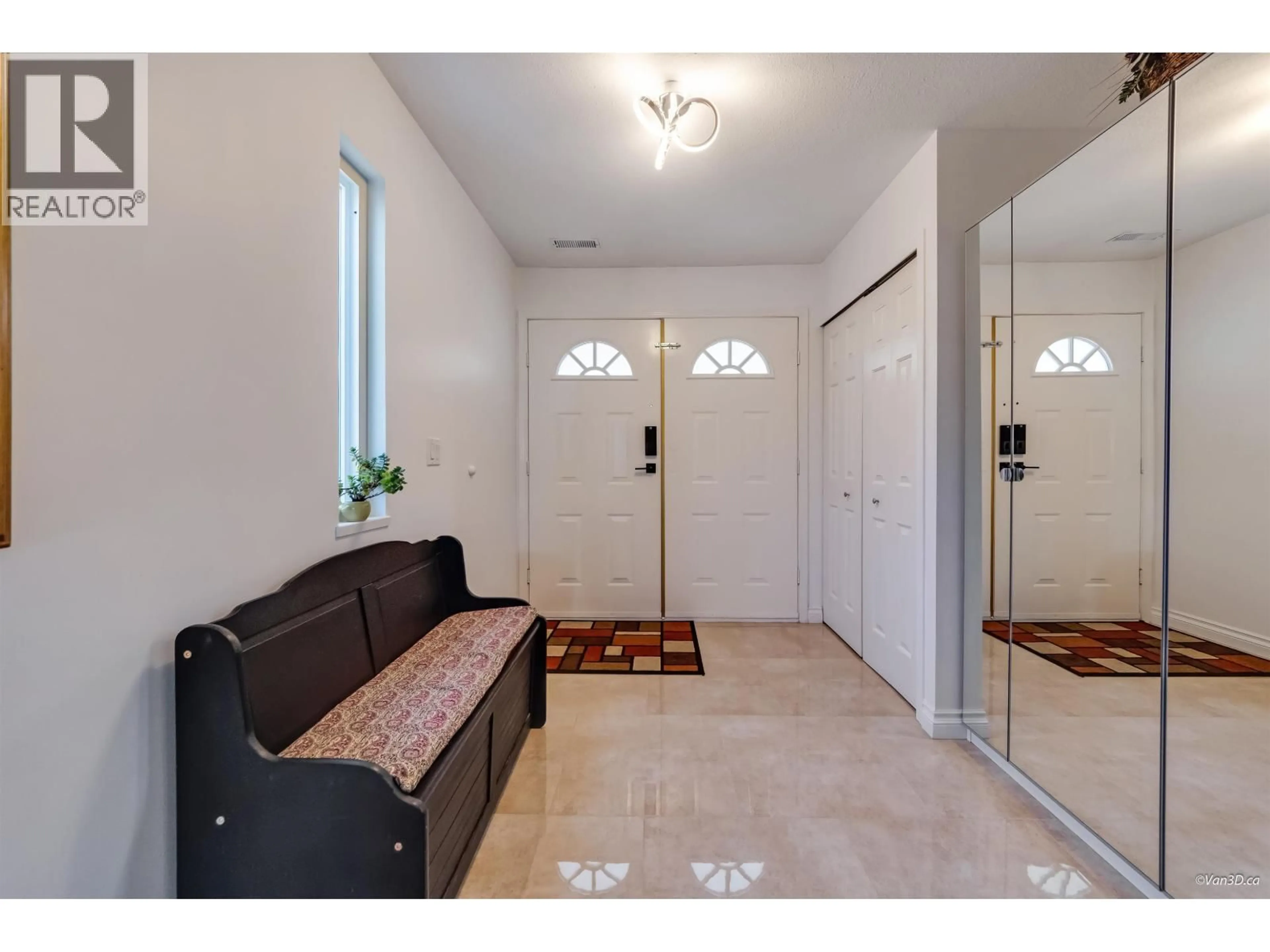 Indoor entryway for 635 LOST LAKE DRIVE, Coquitlam British Columbia V3C5G4