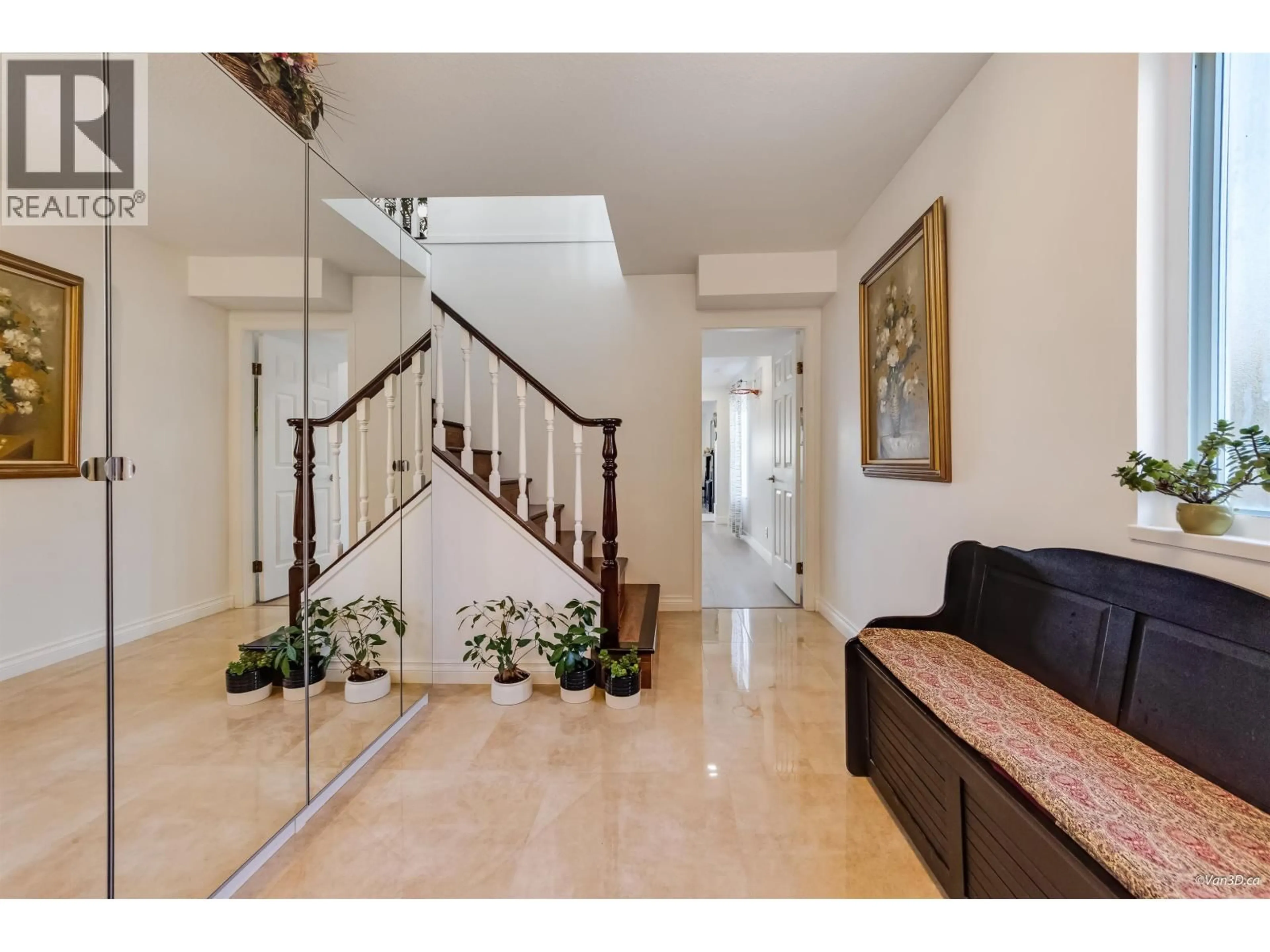 Indoor foyer for 635 LOST LAKE DRIVE, Coquitlam British Columbia V3C5G4