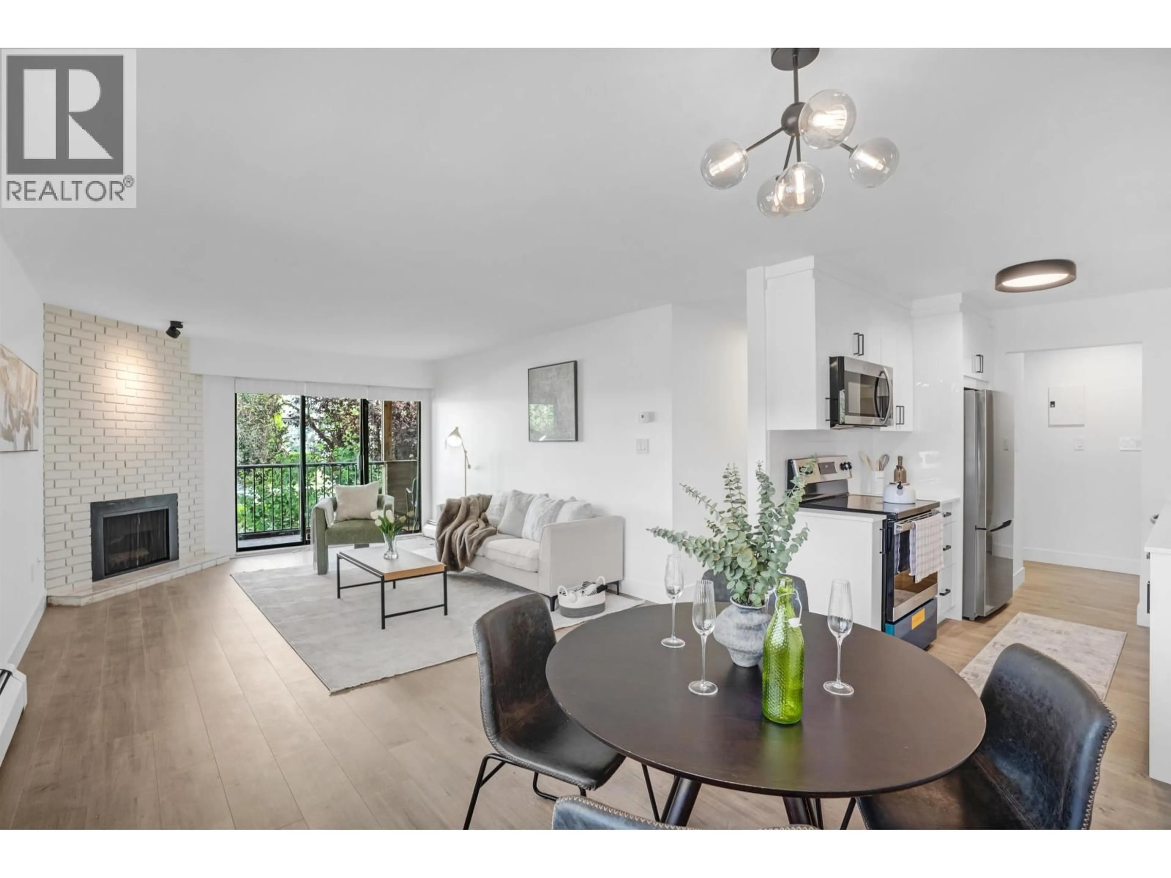 Living room with furniture, unknown for 206 - 2299 30TH AVENUE, Vancouver British Columbia V5N5N1