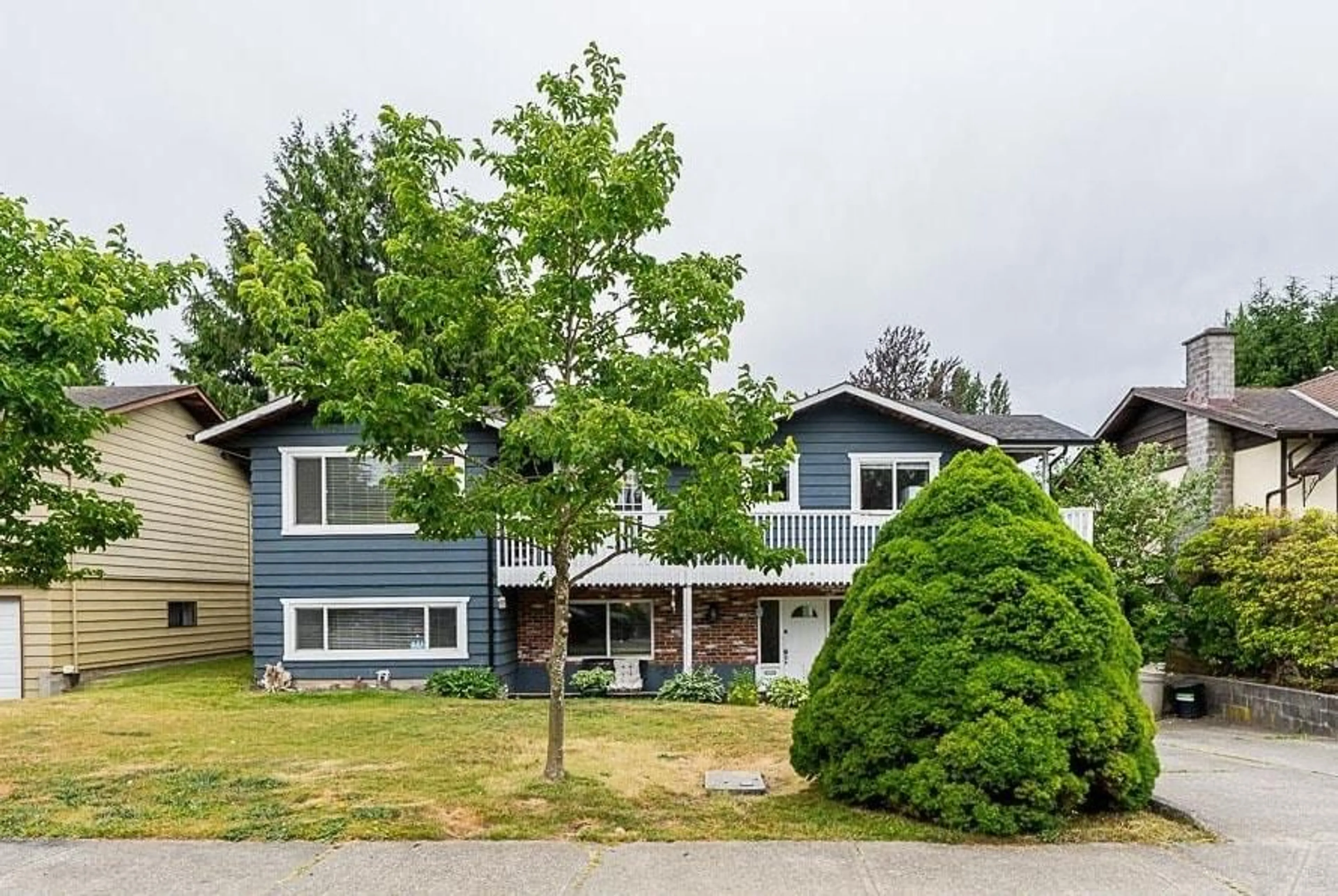 Home with vinyl exterior material, street for 11380 75B AVENUE, Delta British Columbia V4C1K3
