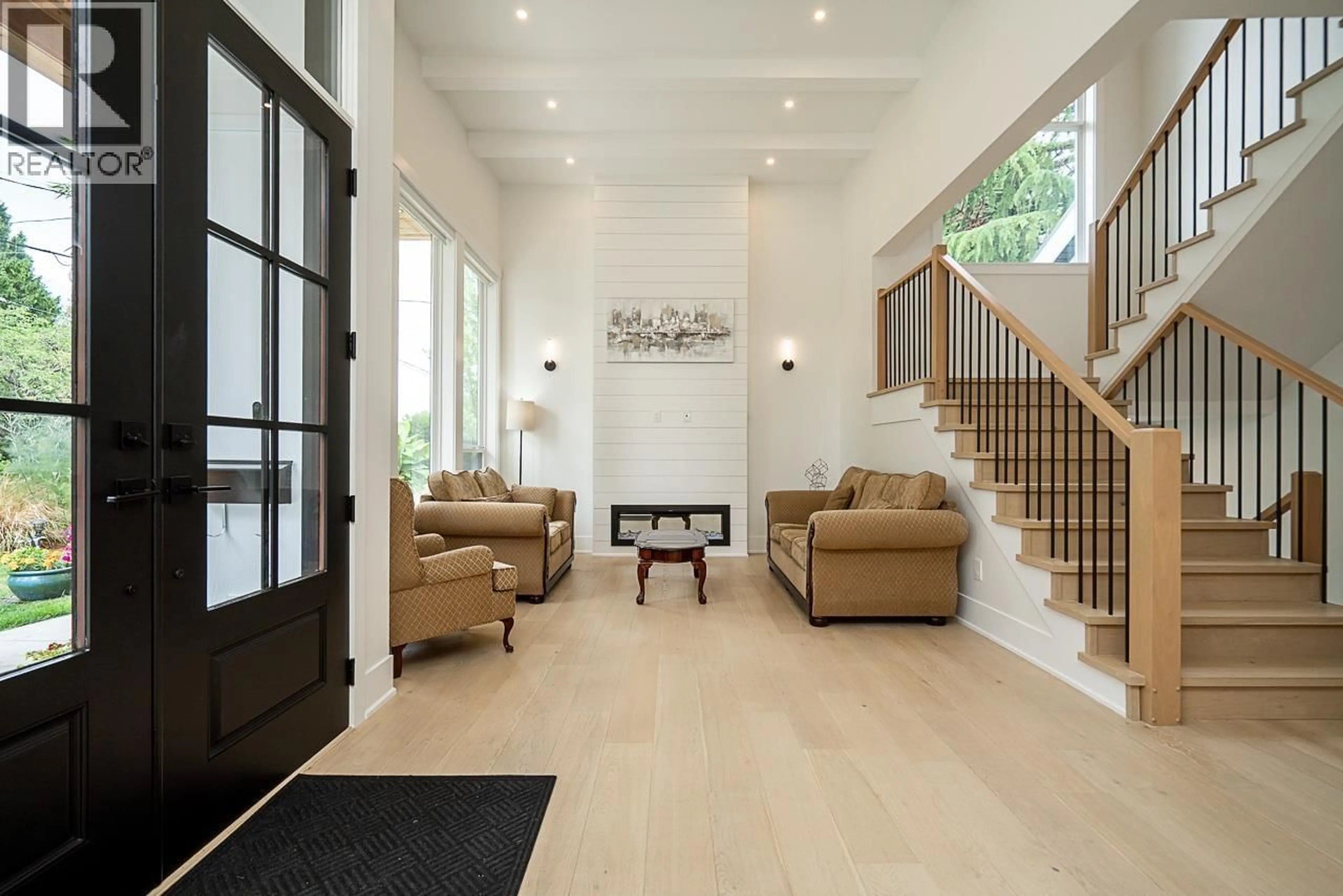 Indoor entryway for 1019 57 STREET, Delta British Columbia V4L1Y3