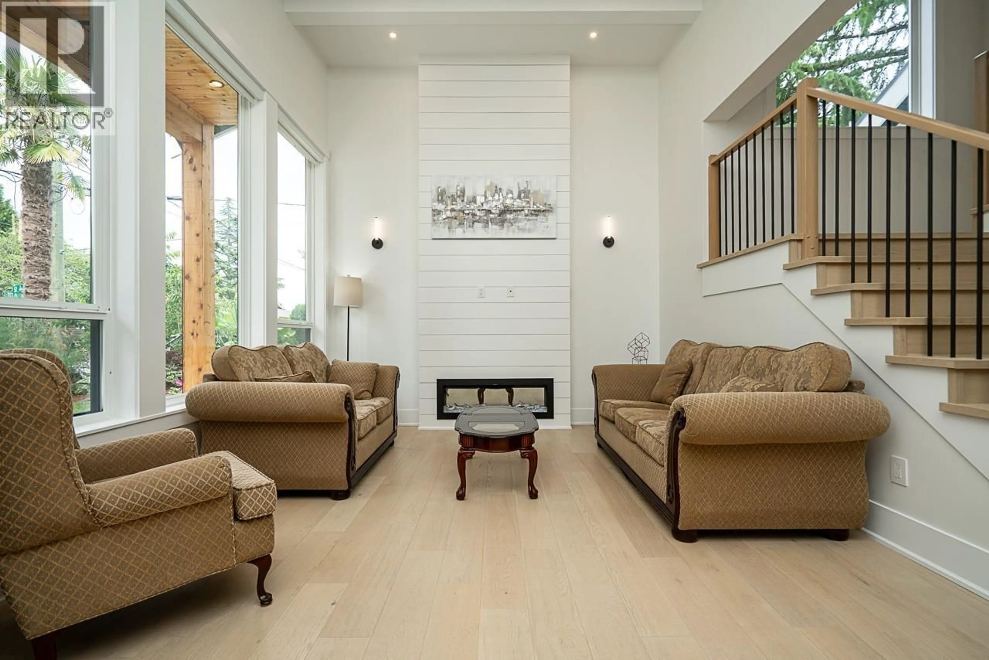 Living room with furniture, ceramic/tile floor for 1019 57 STREET, Delta British Columbia V4L1Y3