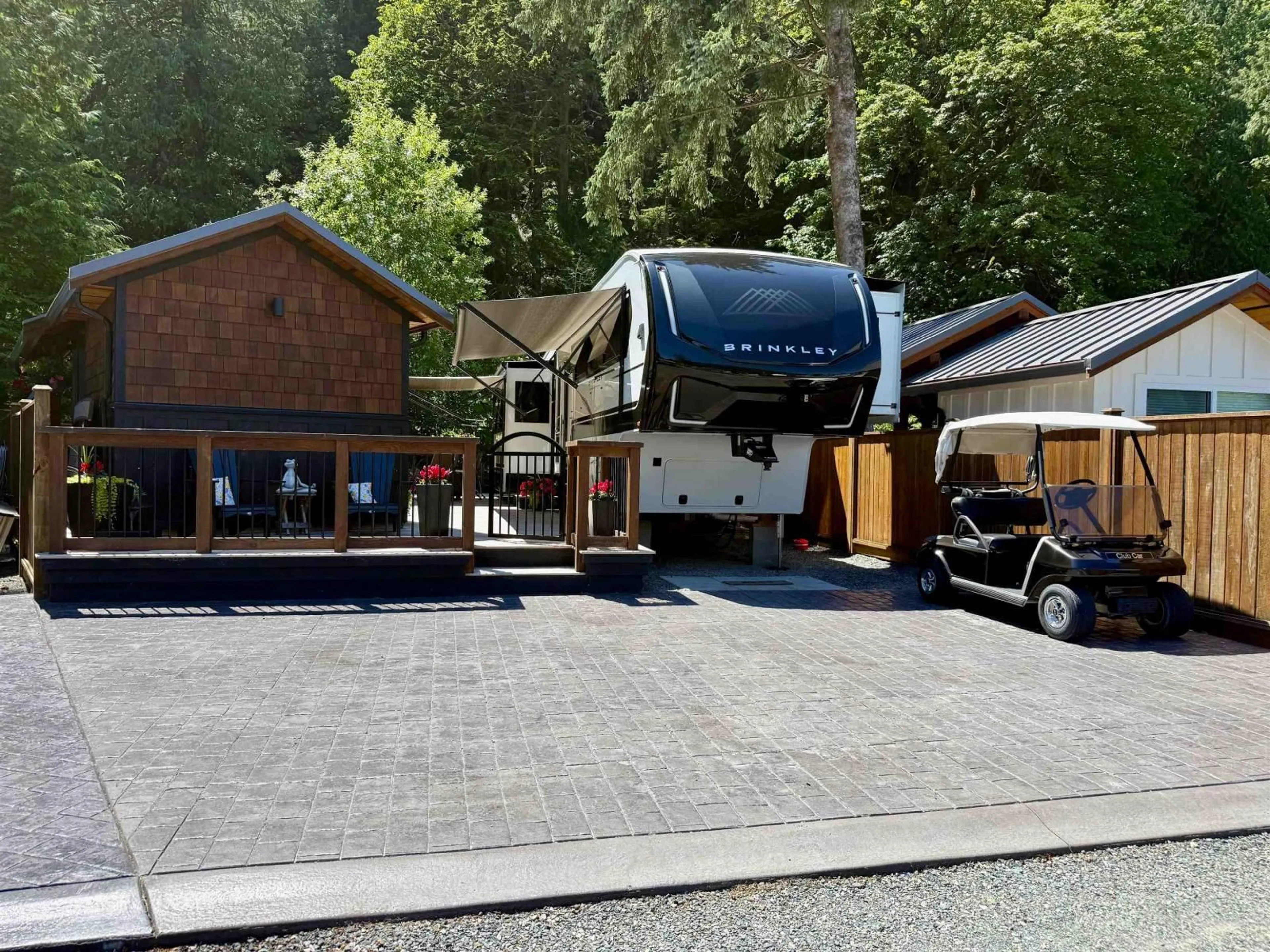 A pic from outside/outdoor area/front of a property/back of a property/a pic from drone, street for 381 - 720 HOT SPRINGS ROAD, Harrison Hot Springs British Columbia V0M1K0