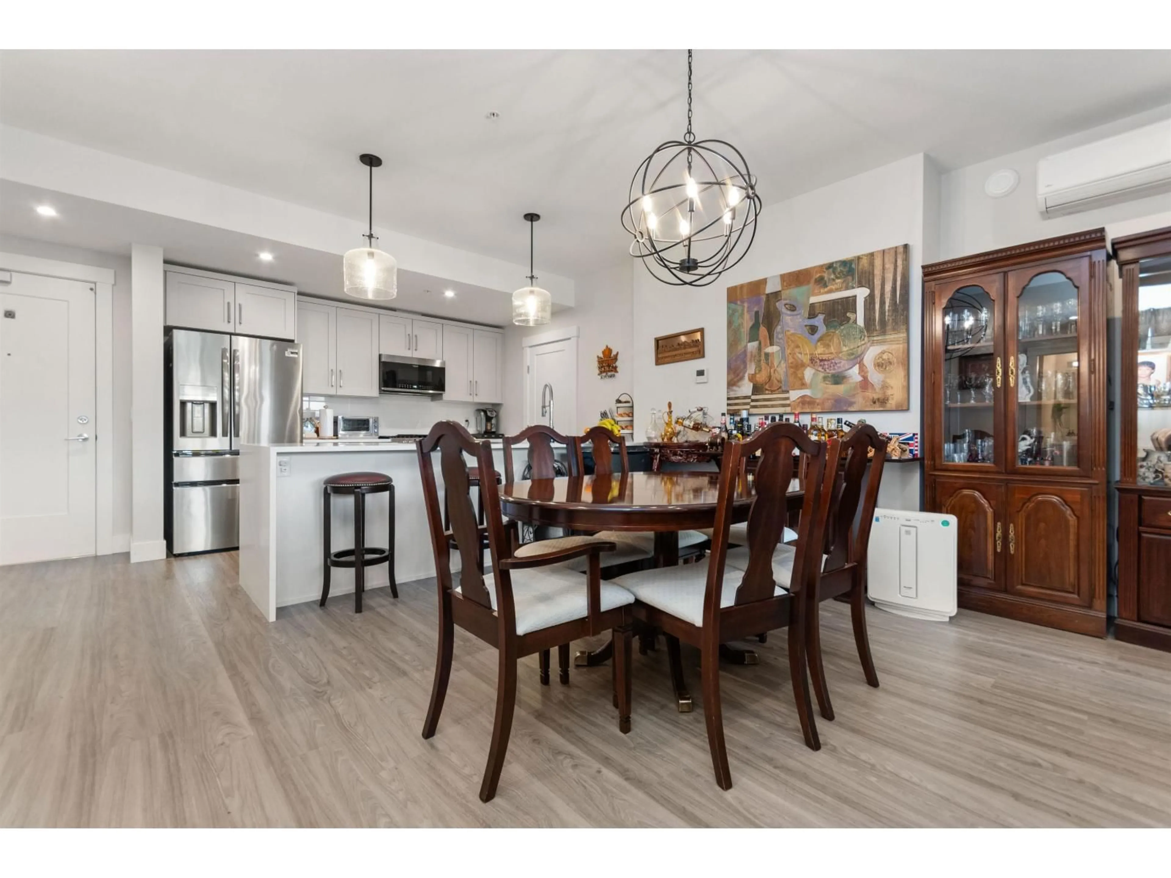 Open concept kitchen, wood/laminate floor for 208 - 45745 WATSON ROAD, Chilliwack British Columbia V2R6K3