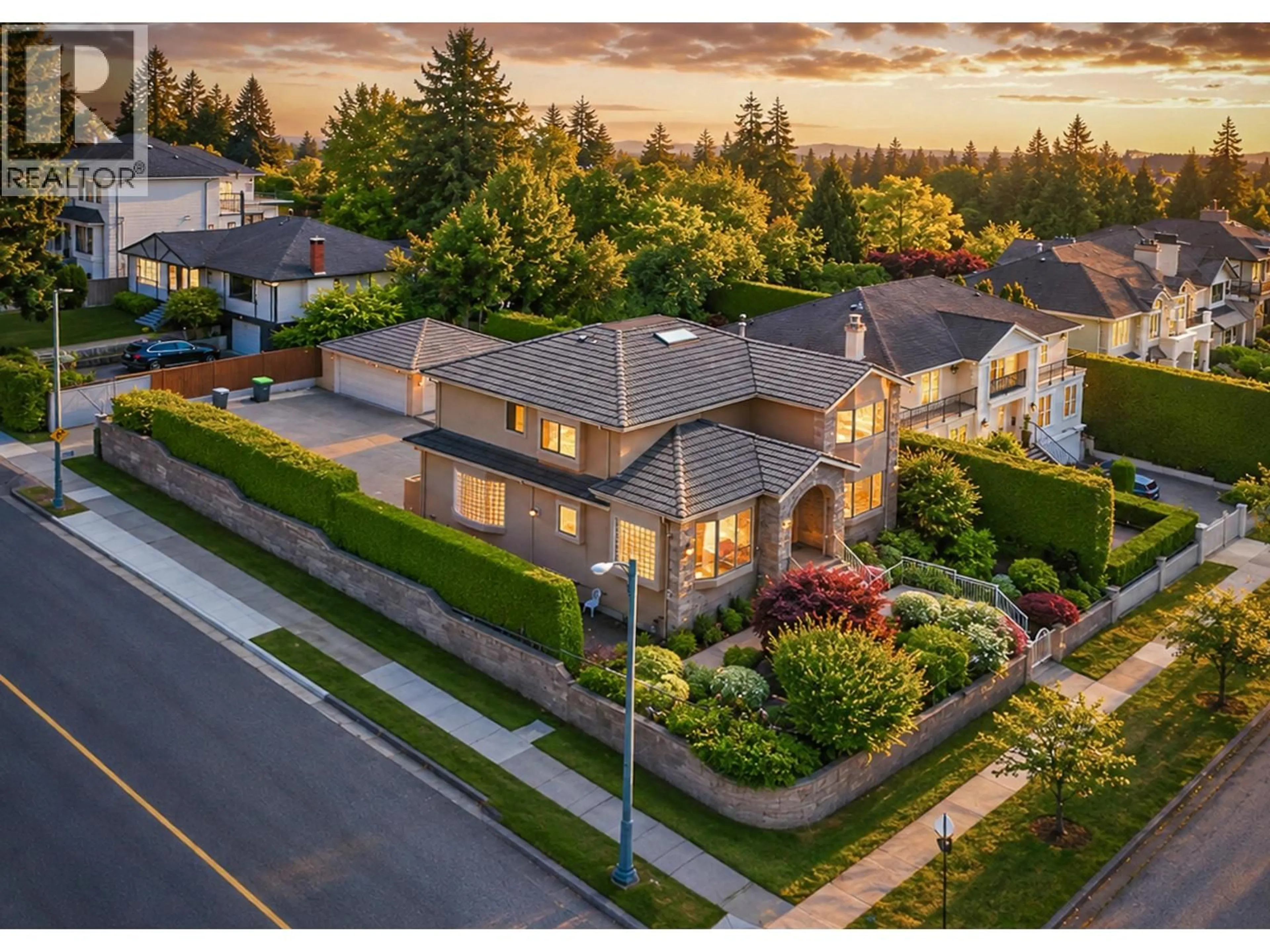 A pic from outside/outdoor area/front of a property/back of a property/a pic from drone, street for 6718 ARBUTUS STREET, Vancouver British Columbia V6P5S7