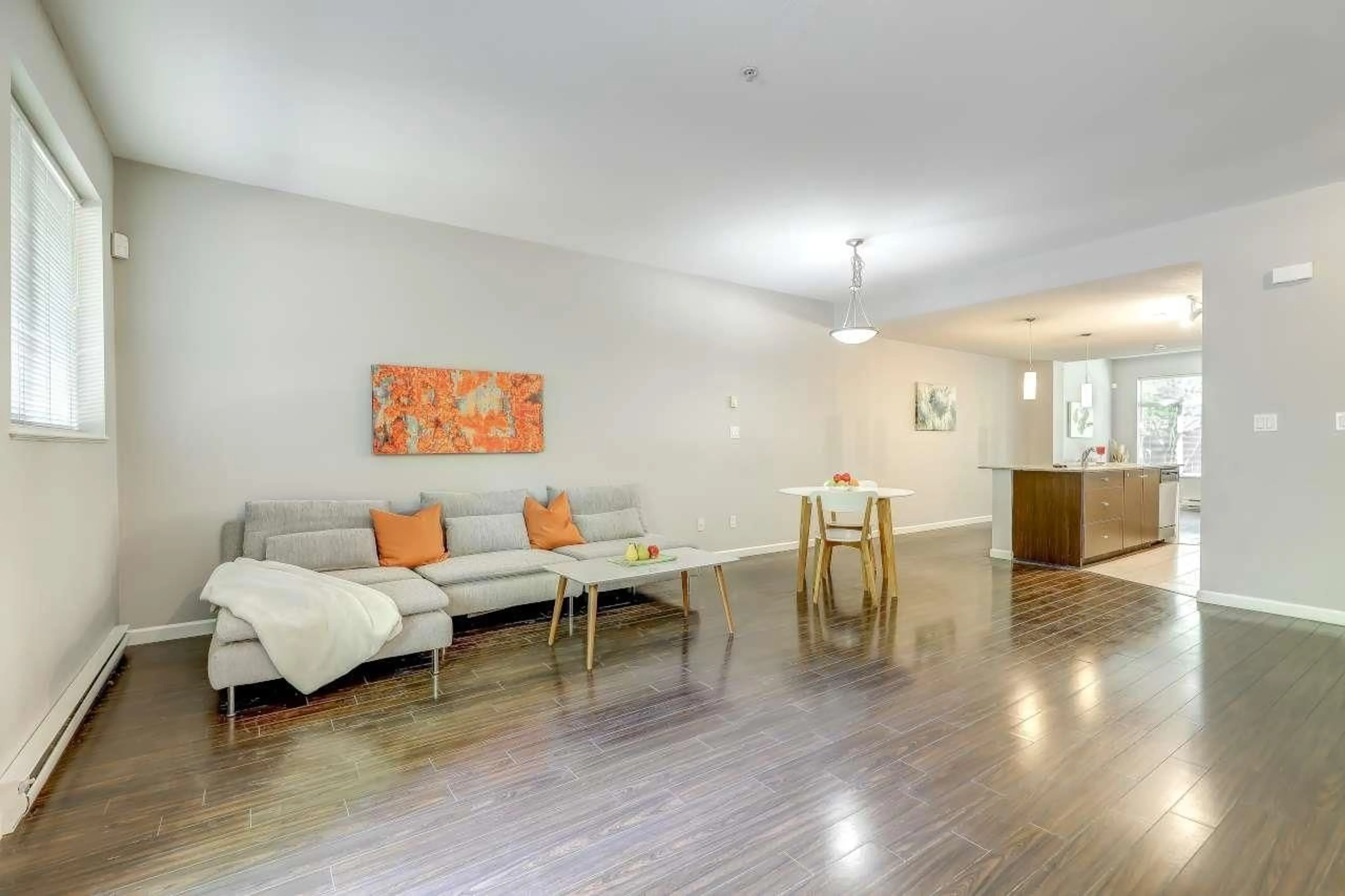 Living room with furniture, wood/laminate floor for 6 - 10058 153 STREET, Surrey British Columbia V3R4M3