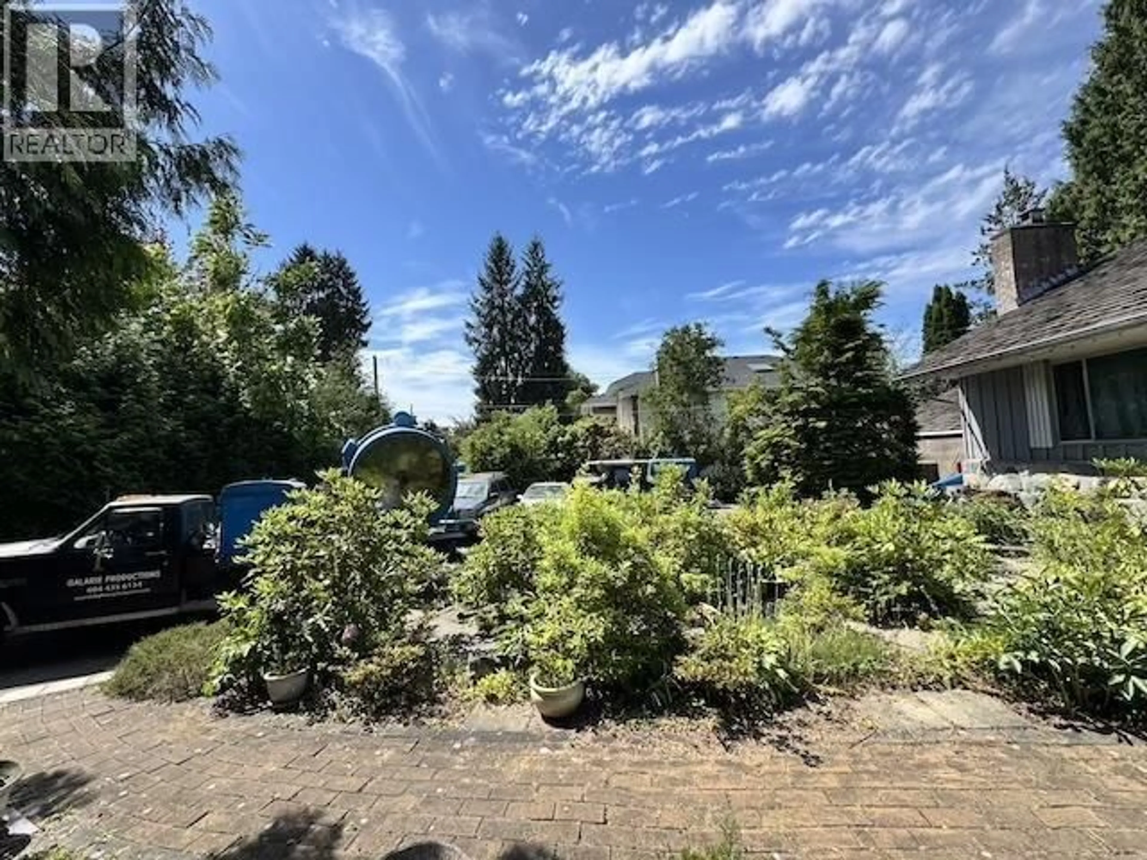 A pic from outside/outdoor area/front of a property/back of a property/a pic from drone, forest/trees view for 5512 BUCKINGHAM AVENUE, Burnaby British Columbia V5E2A1