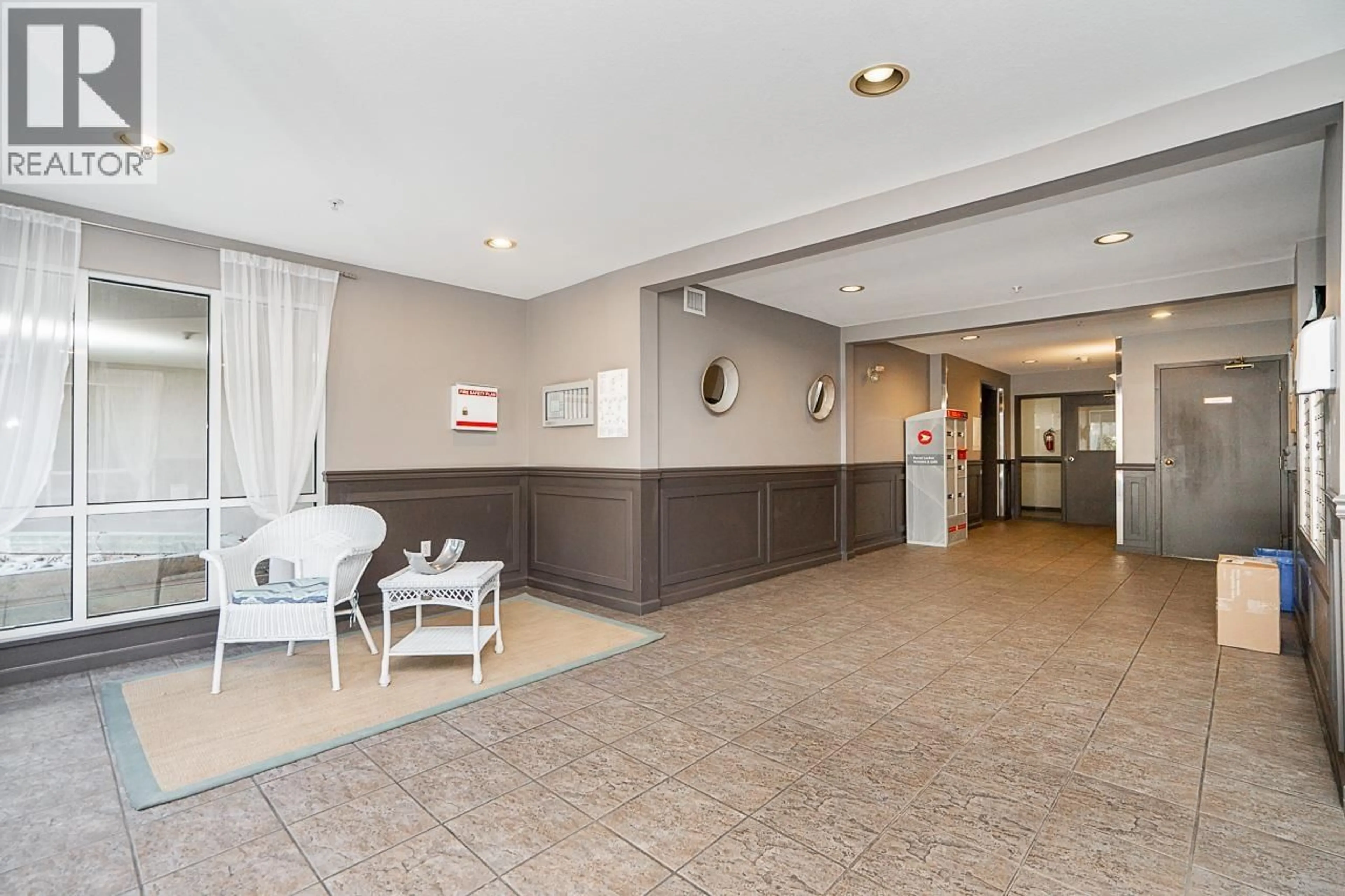 Lobby for 206 - 2559 PARKVIEW LANE, Port Coquitlam British Columbia V3C6M1