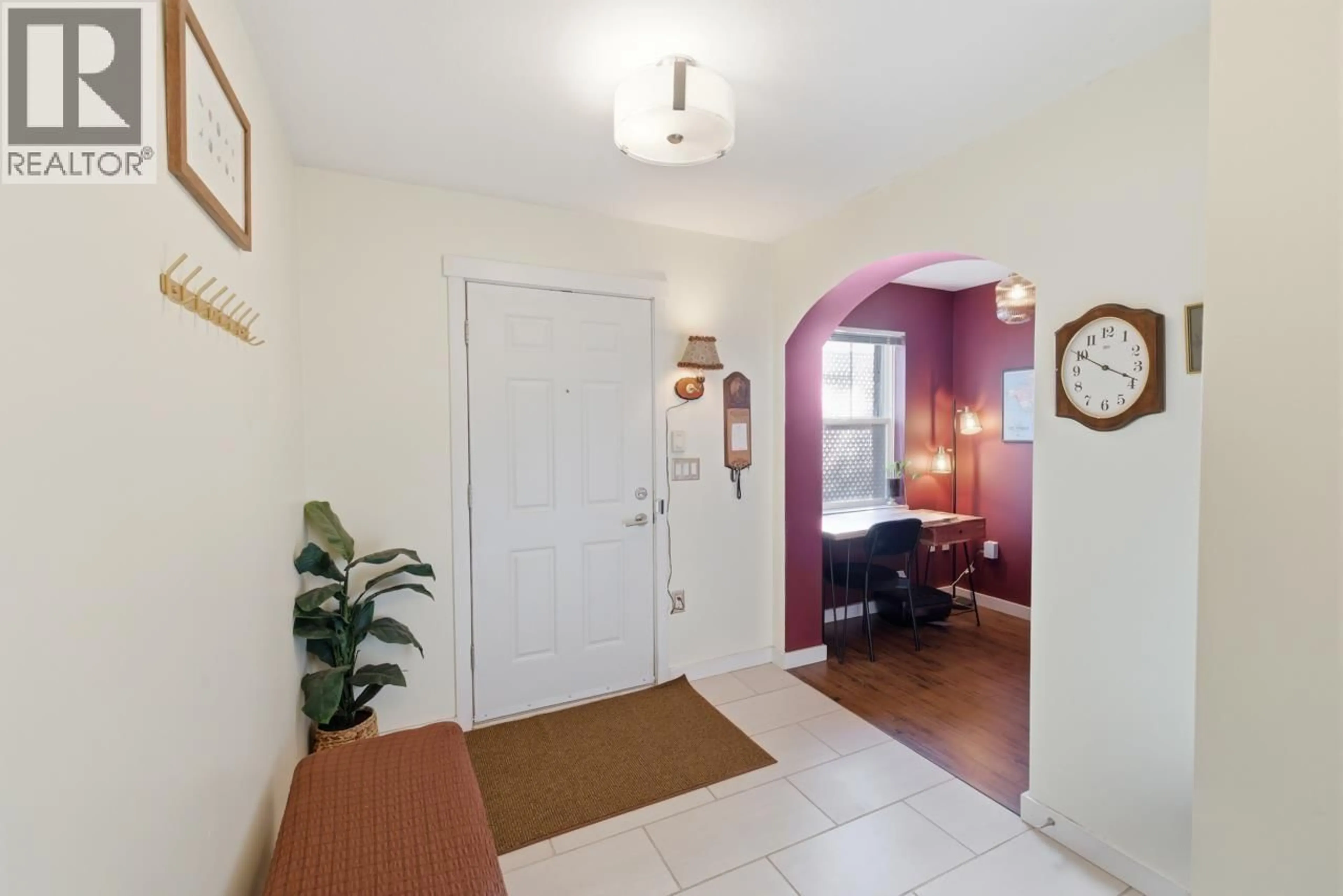 Indoor entryway for 5 - 11060 BARNSTON VIEW ROAD, Pitt Meadows British Columbia V3Y2X2