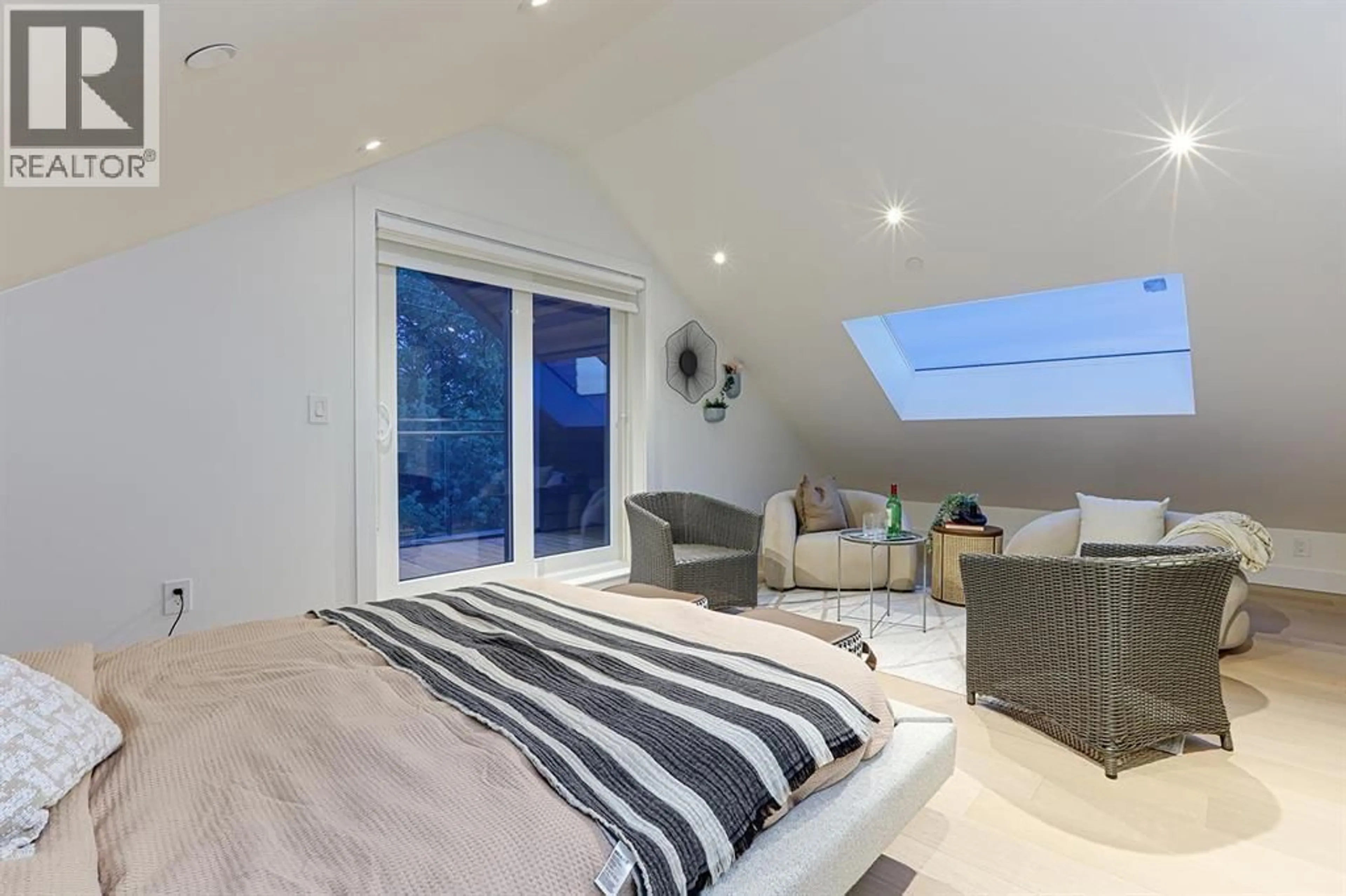 A pic of a room for 1943 6TH AVENUE, Vancouver British Columbia V5N1P6