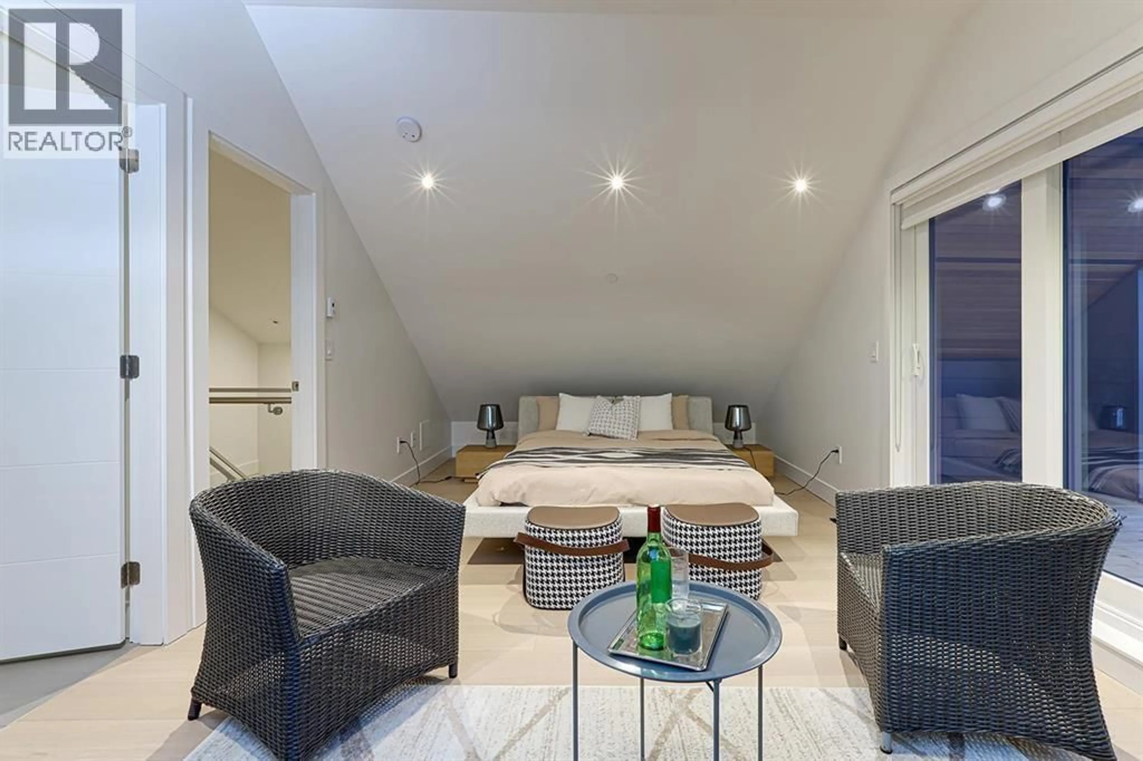 A pic of a room for 1943 6TH AVENUE, Vancouver British Columbia V5N1P6