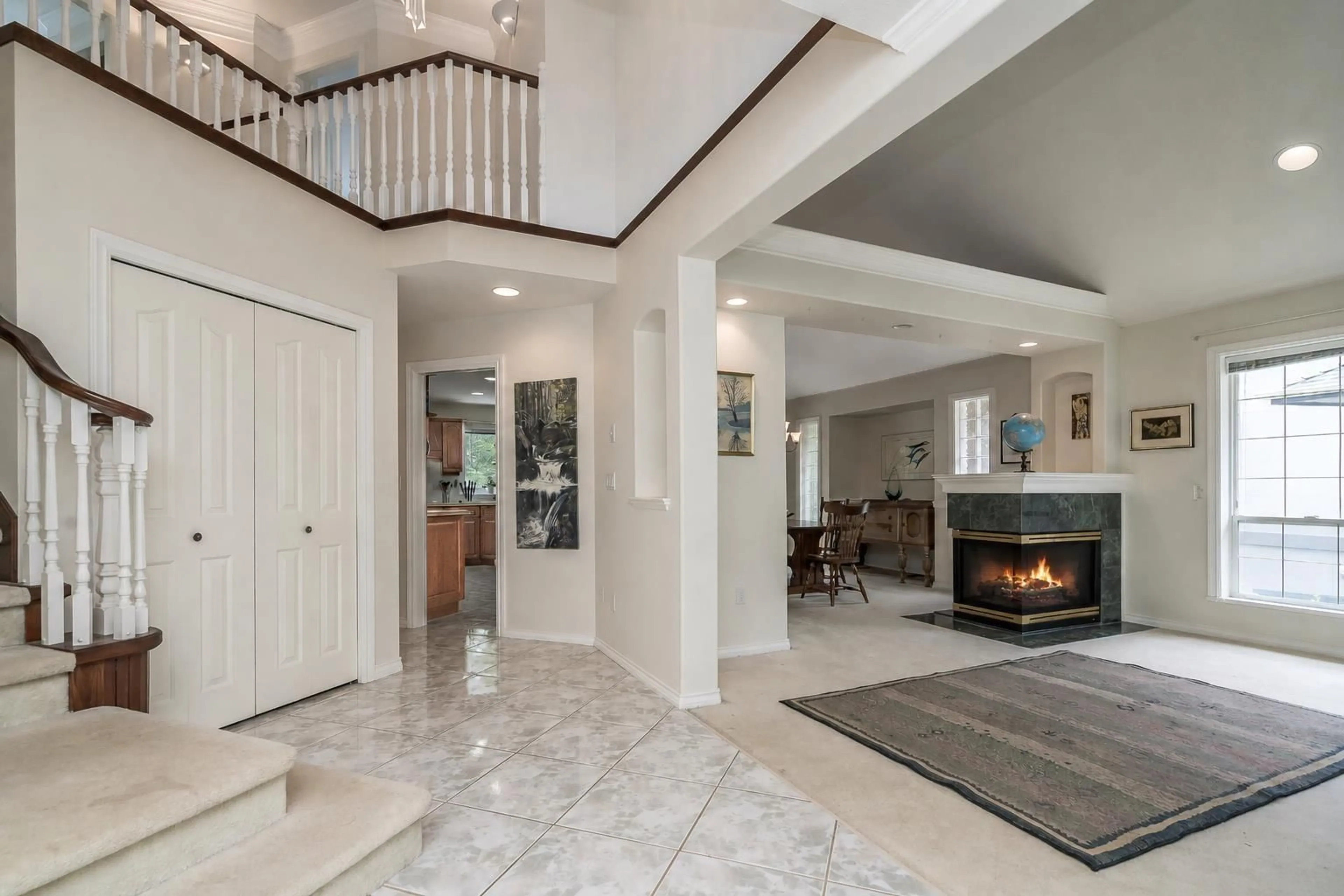 Indoor foyer for 35846 GRAYSTONE DRIVE, Abbotsford British Columbia V3G1K7
