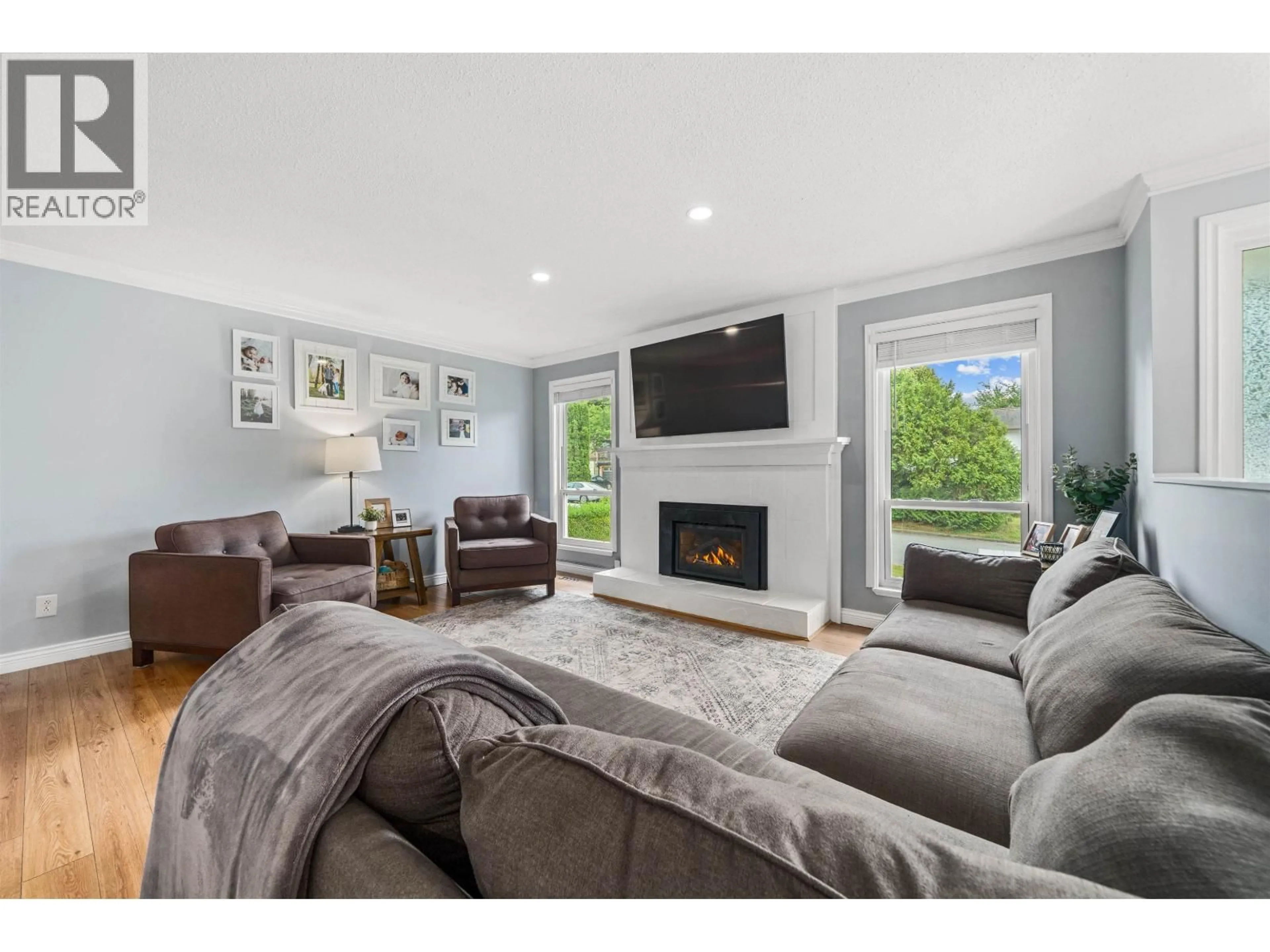 Living room with furniture, unknown for 22715 124 AVENUE, Maple Ridge British Columbia V2X4K2